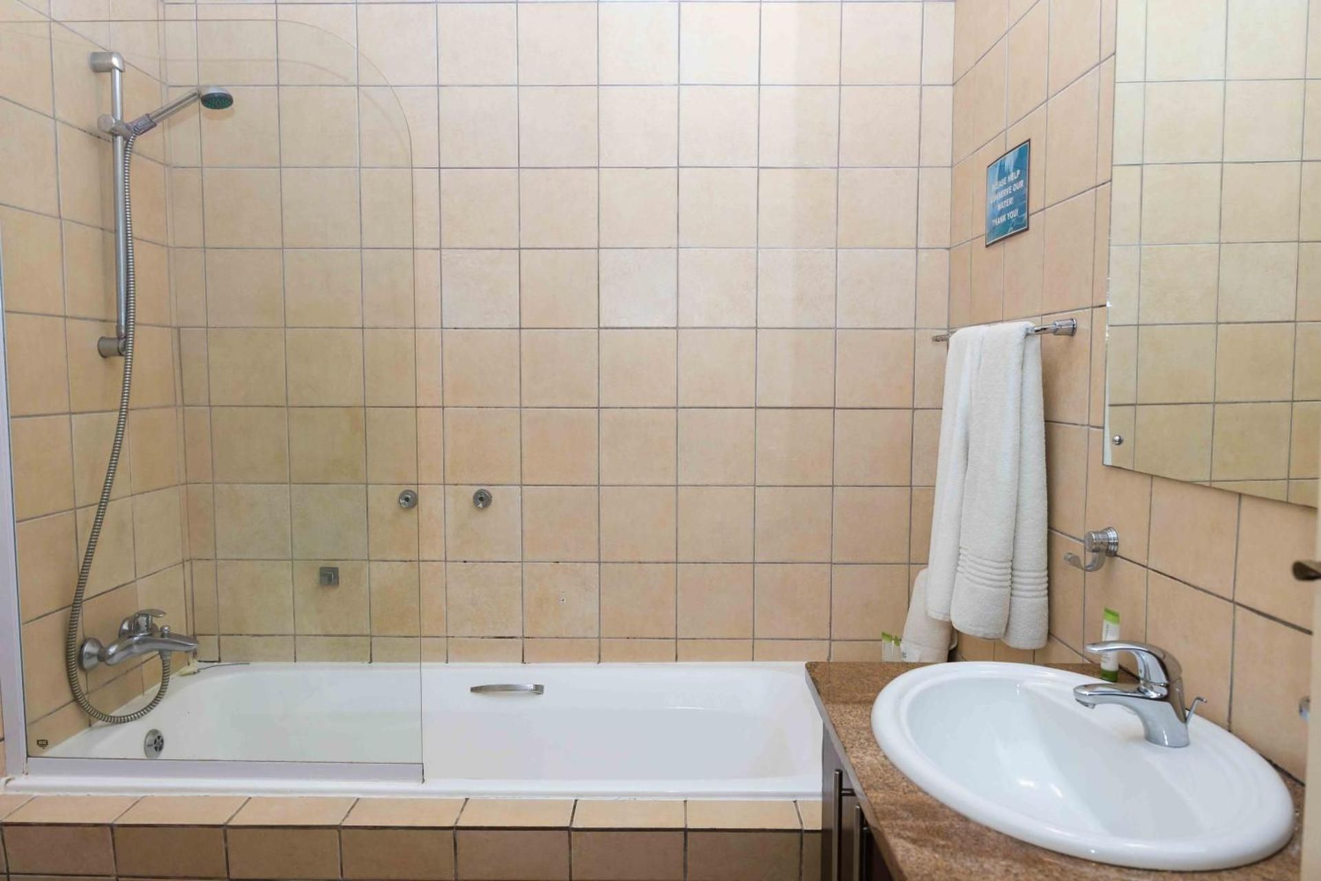 Two-Bedroom Apartment with Double Bed and Twin Beds