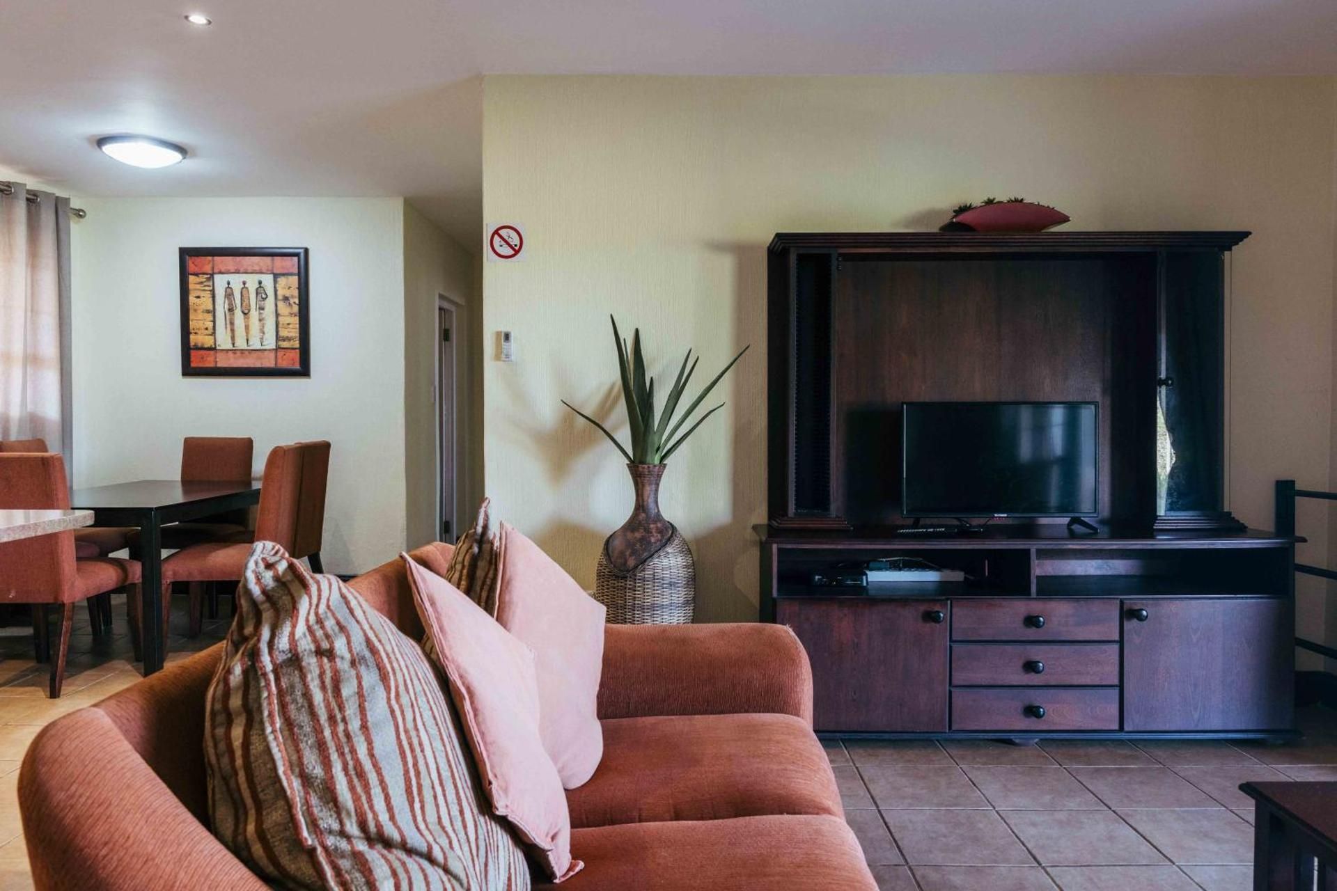 Three-Bedroom Apartment with Double Bed and 2 Twin Bedrooms