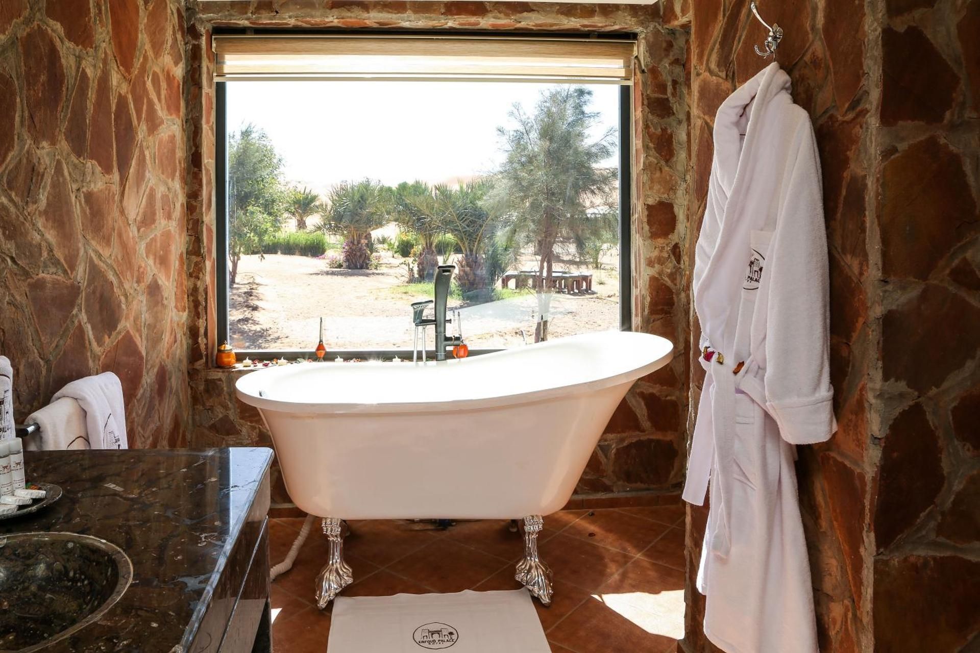 Deluxe Queen Suite