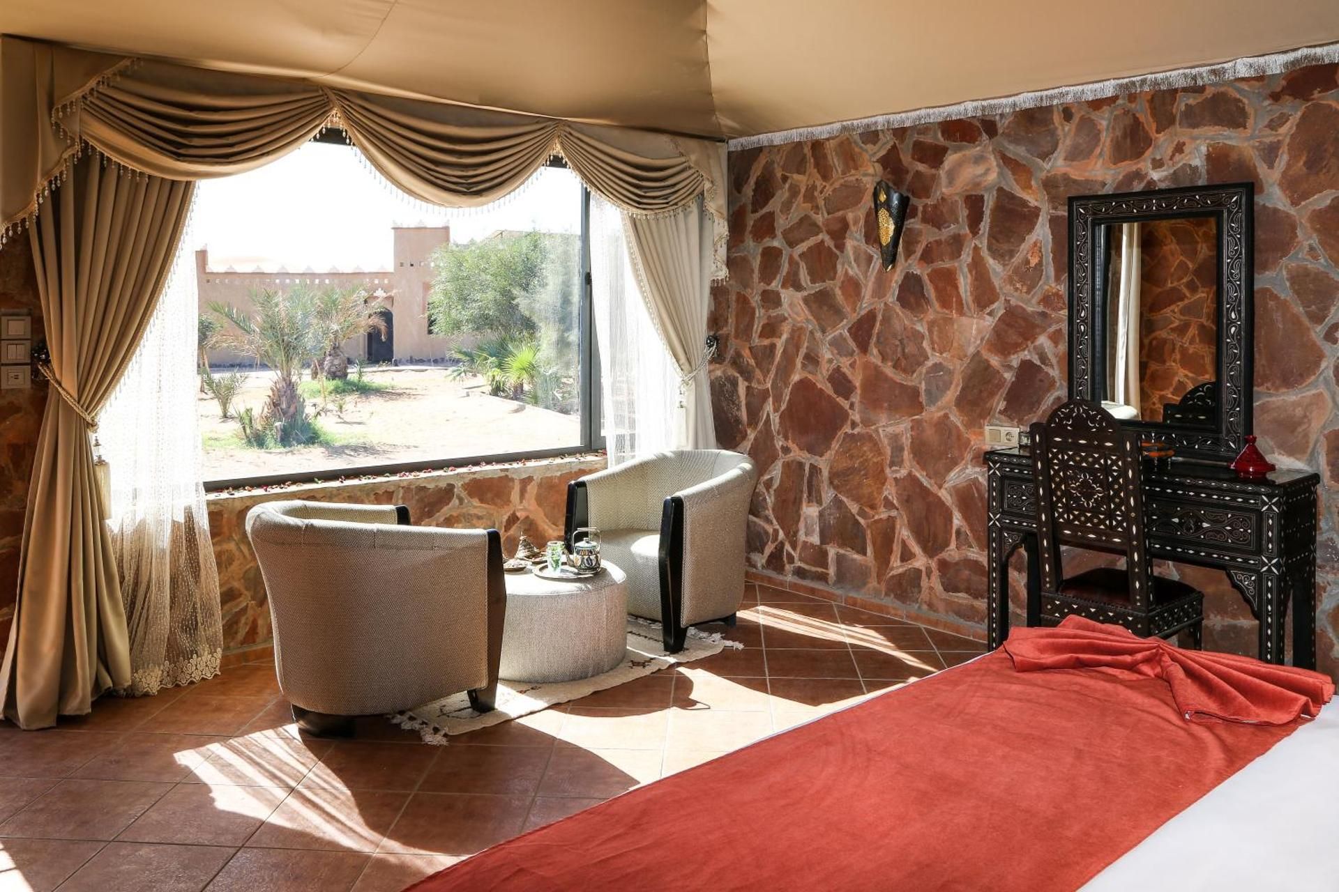 Deluxe Queen Suite