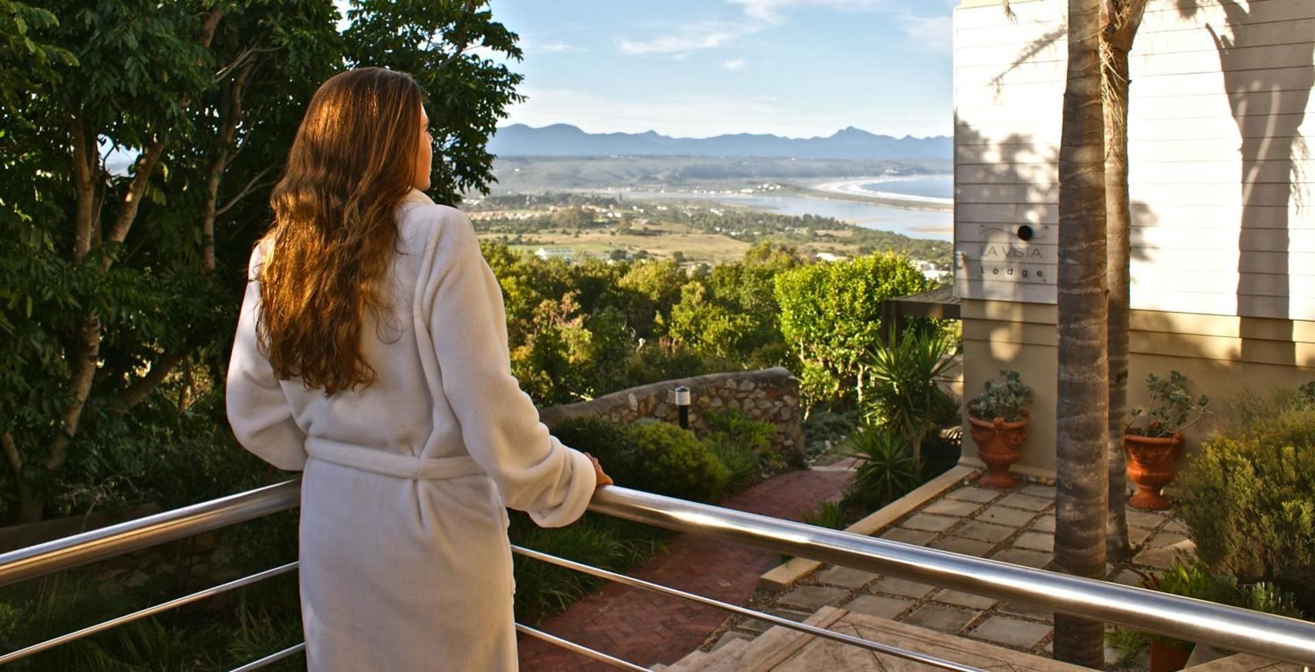 Standard Suite with Garden View - 4