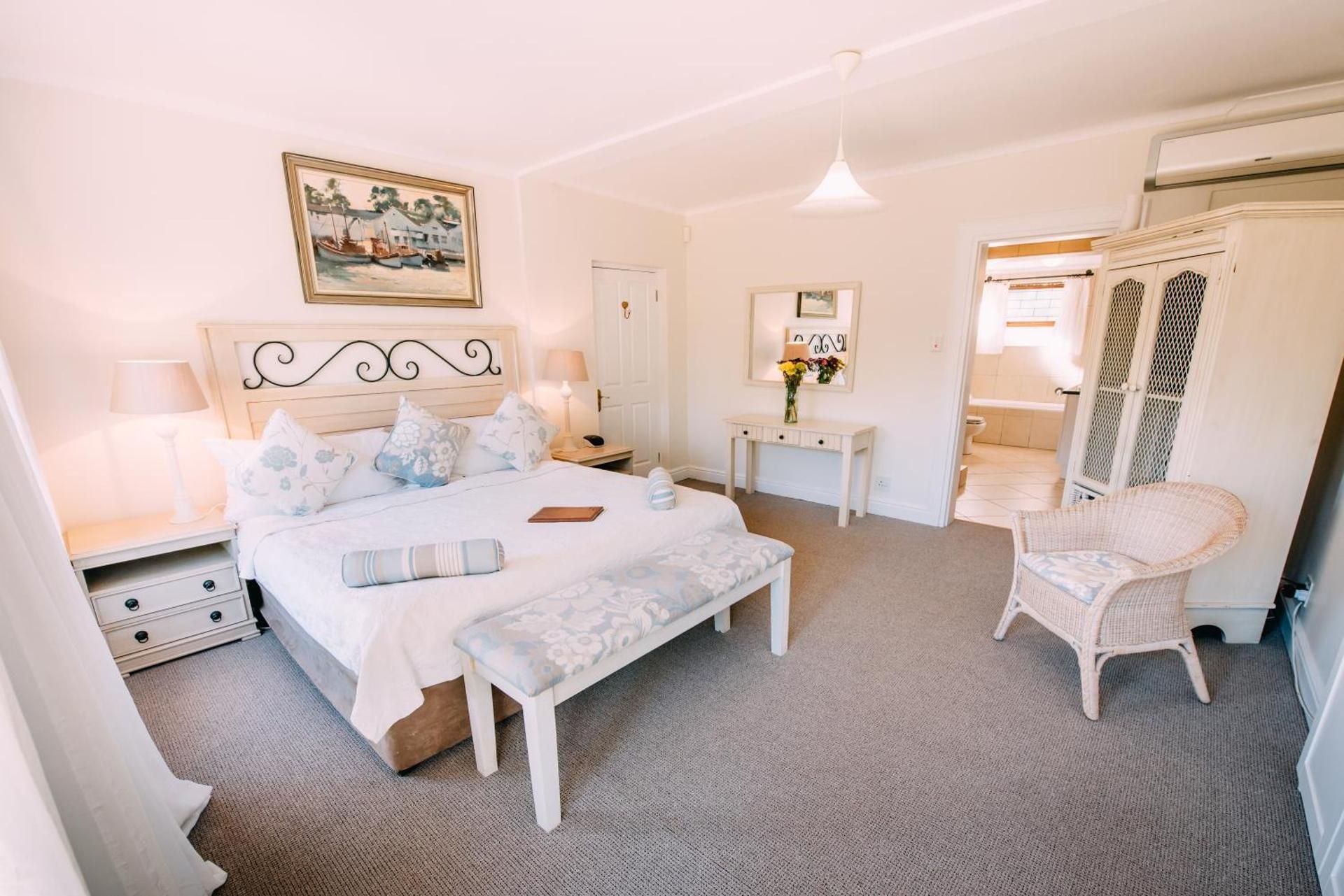 Standard Suite with Garden View - 4