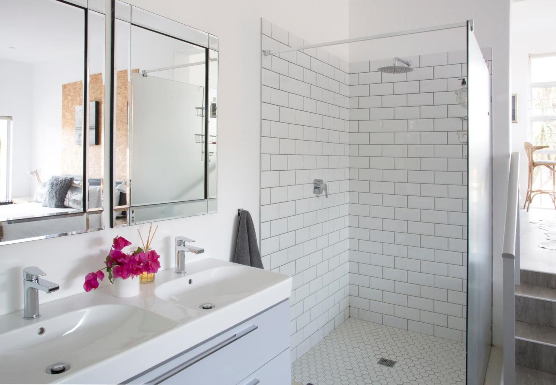 Deluxe Double Room with Shower
