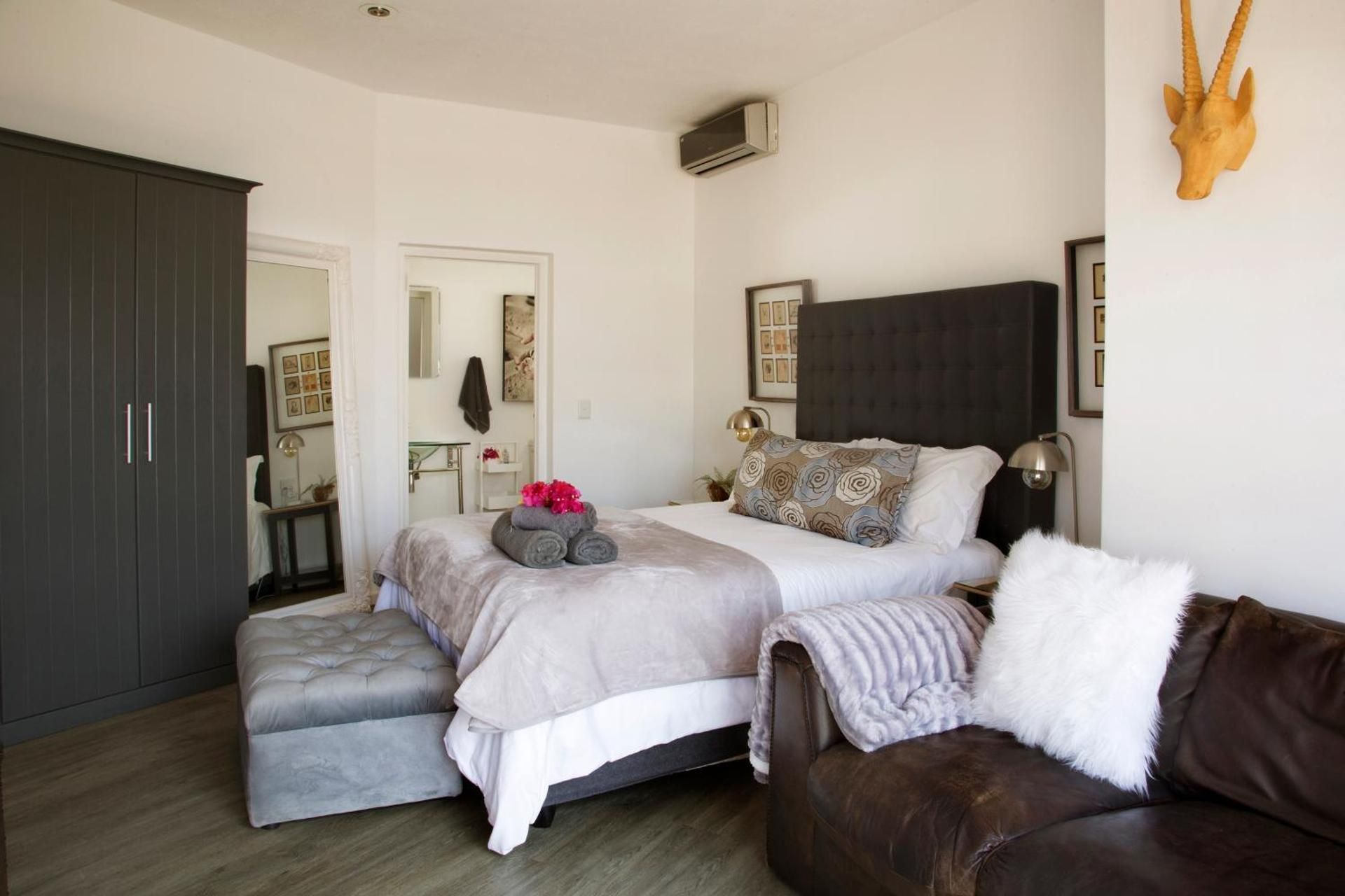Deluxe Queen Suite