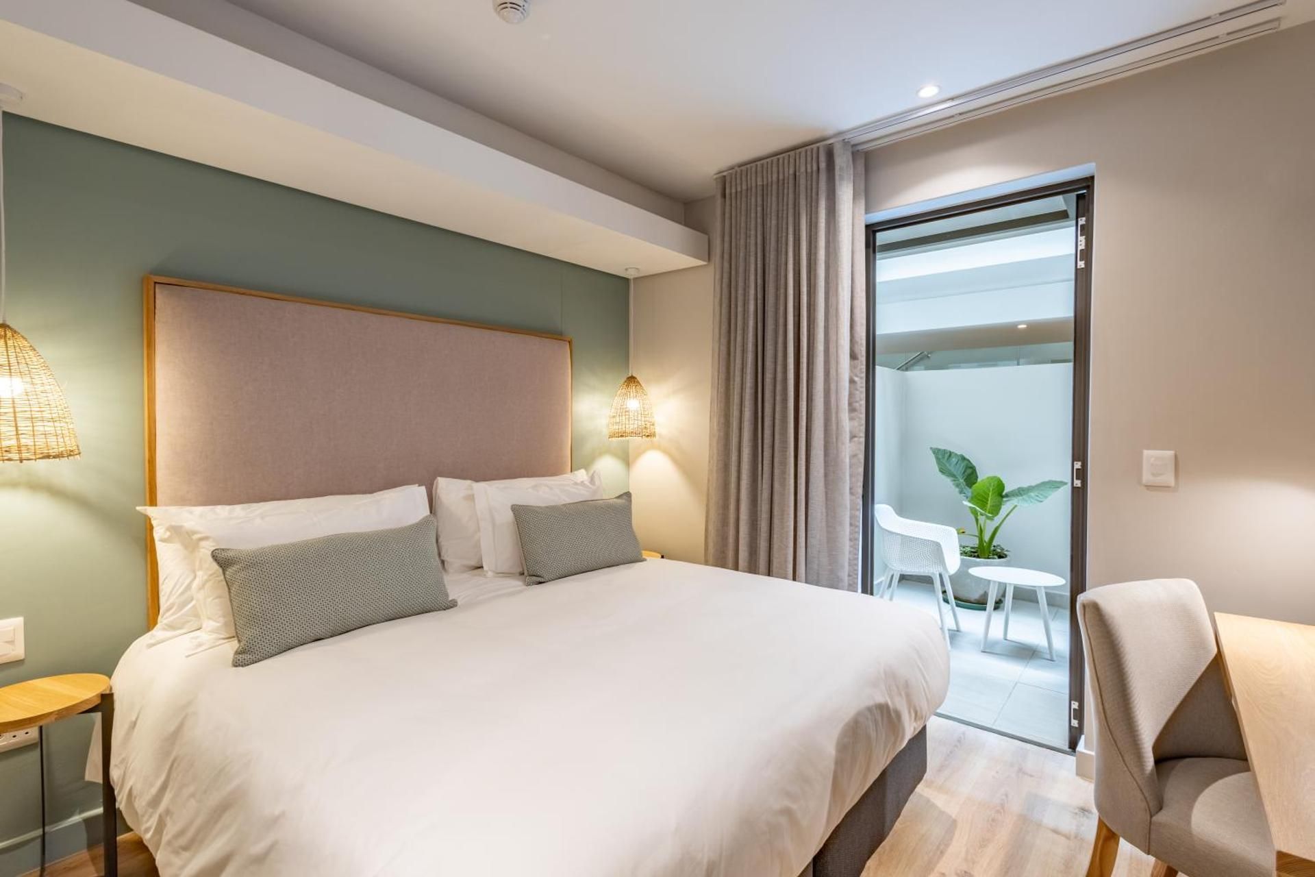 Economy Atruim Facing Room