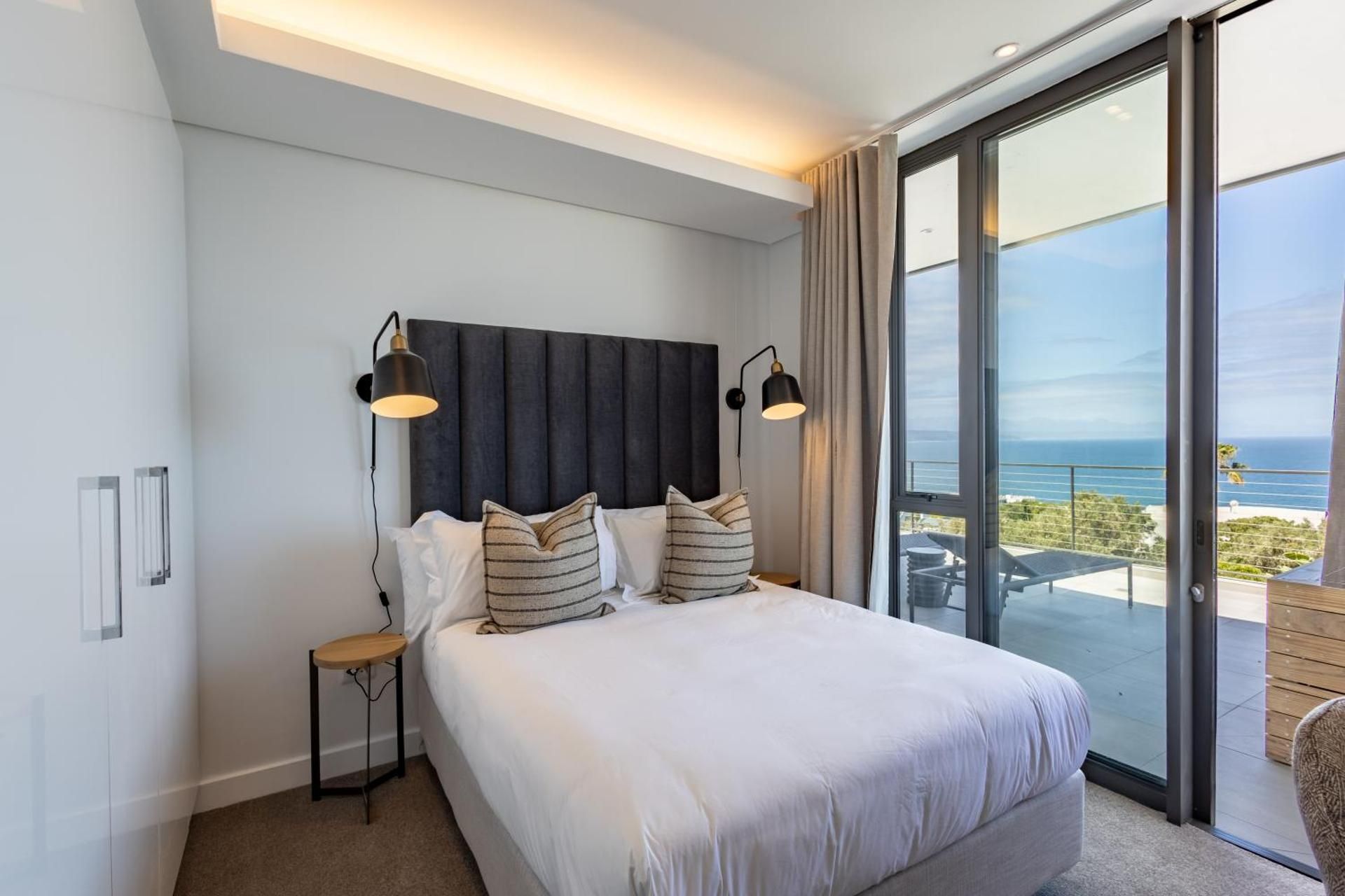 Three Bedroom Luxury Superior Apartment with Jacuzzi 301