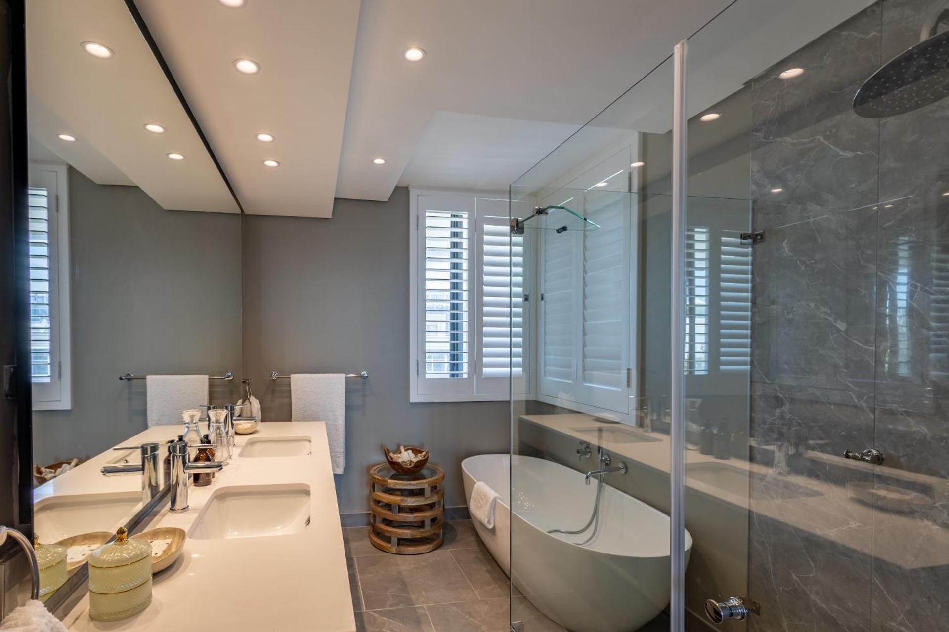 Three Bedroom Luxury Penthouse Apartment with Private Pool 406