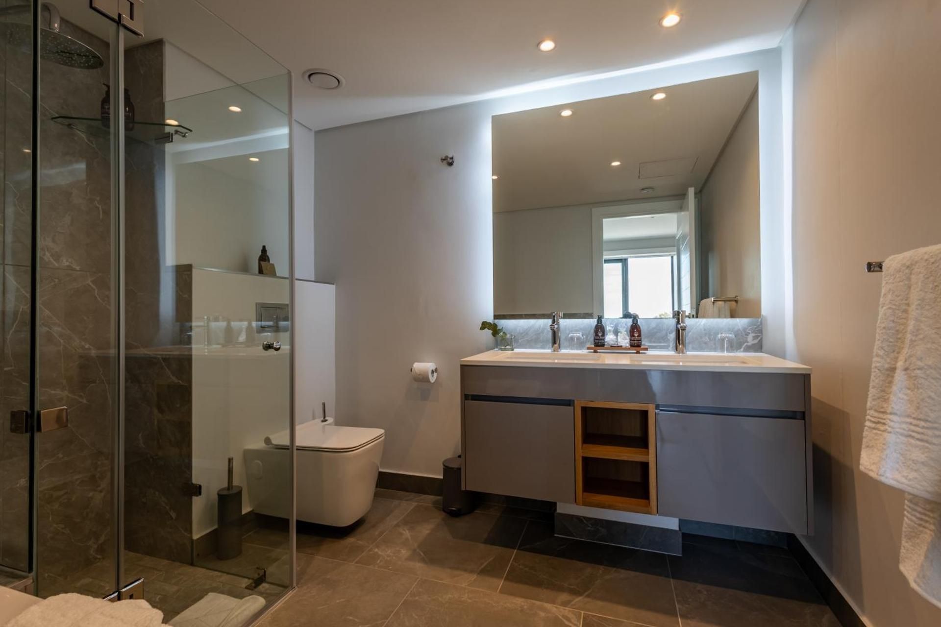 Three Bedroom Luxury Apartment 203
