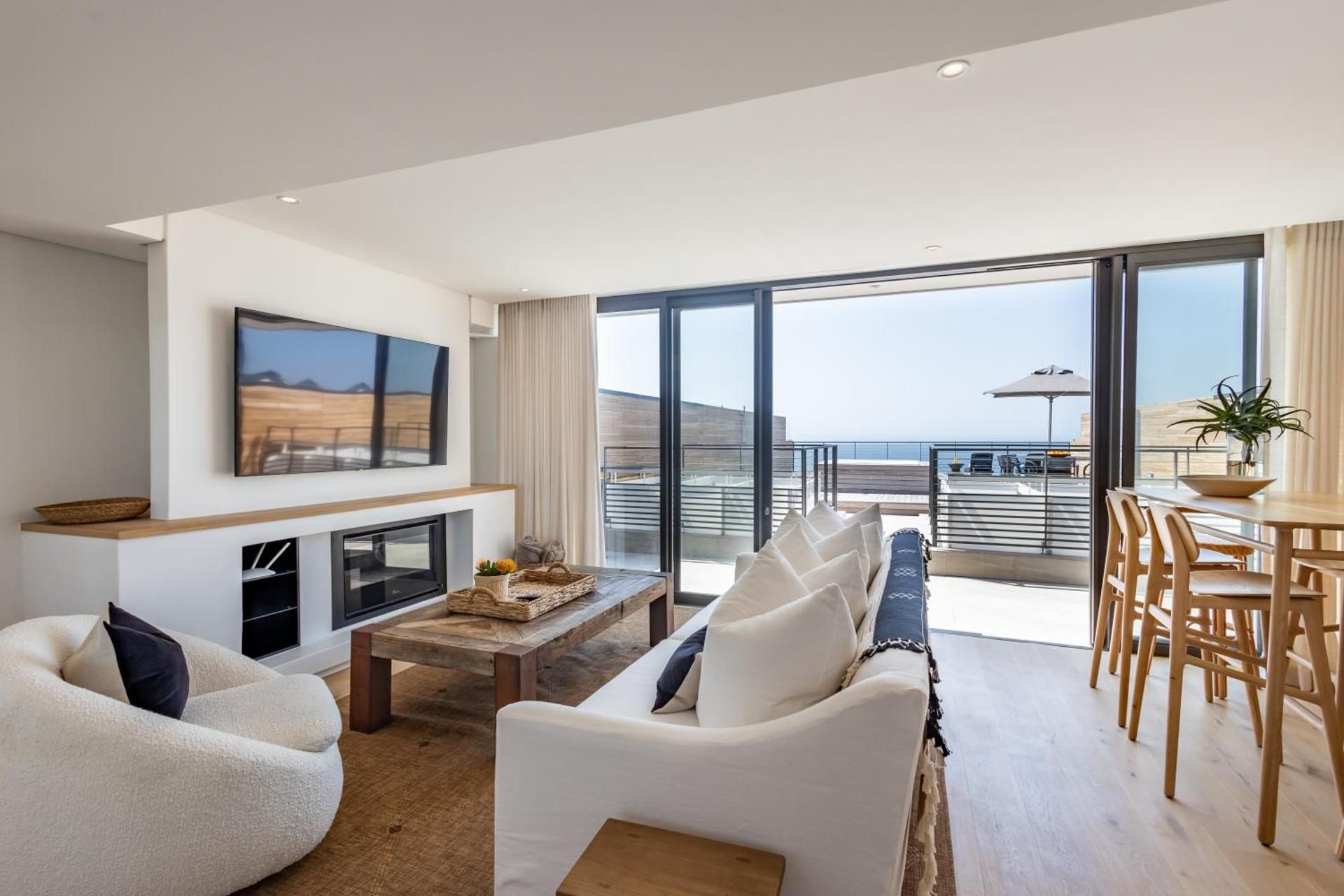 Three Bedroom Luxury Penthouse Apartment with Jacuzzi 405