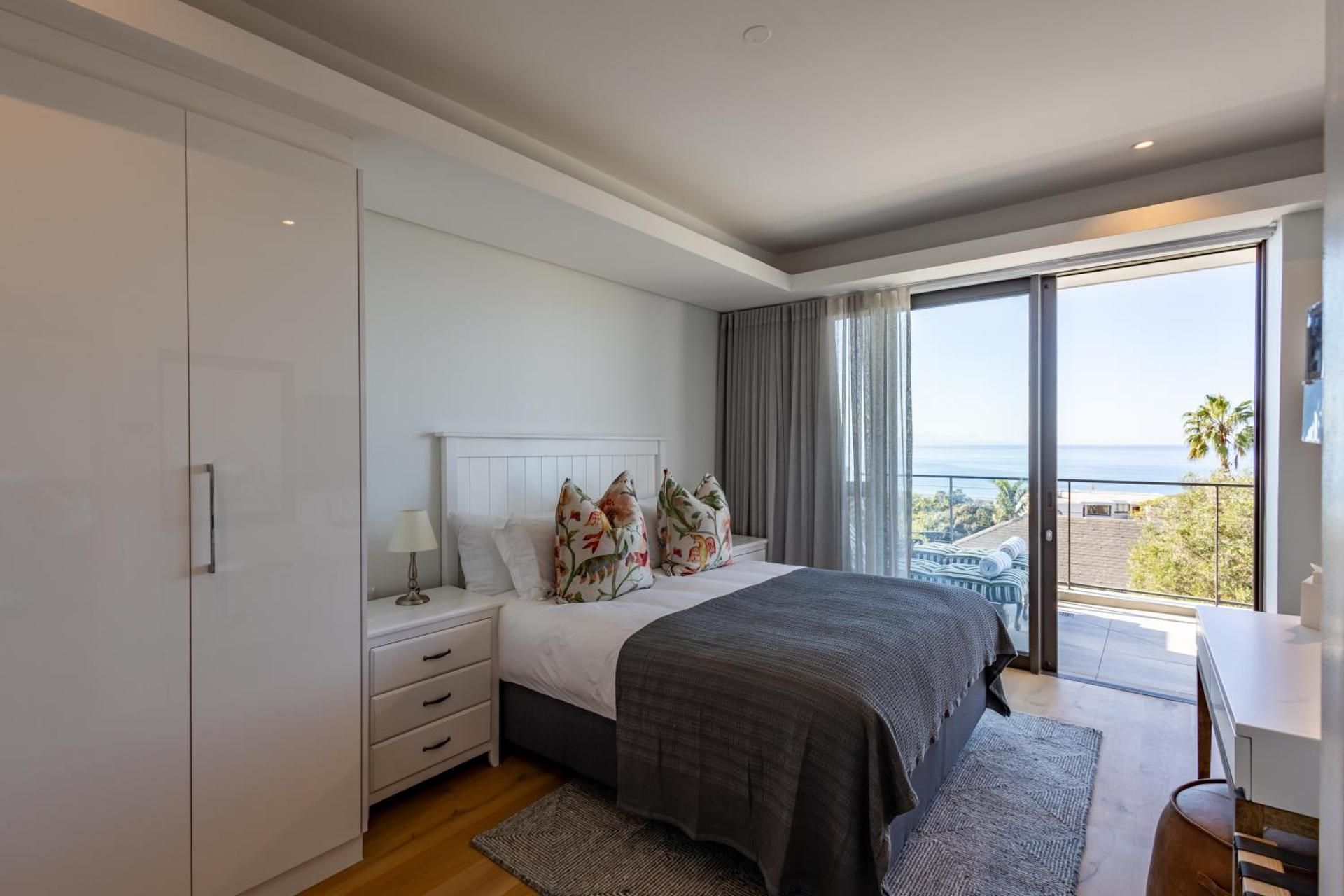Three Bedroom Luxury Apartment 204