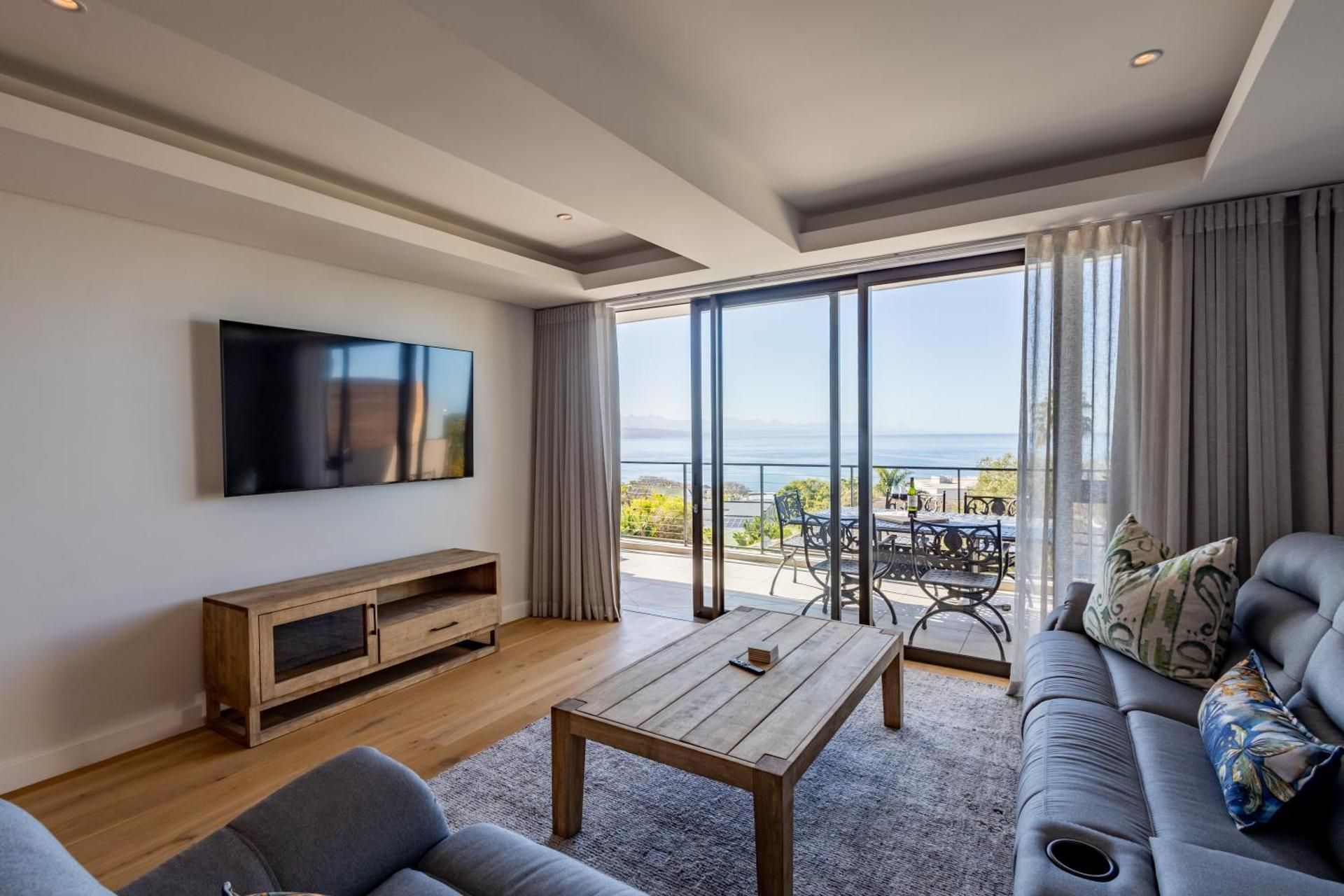 Three Bedroom Luxury Apartment 204