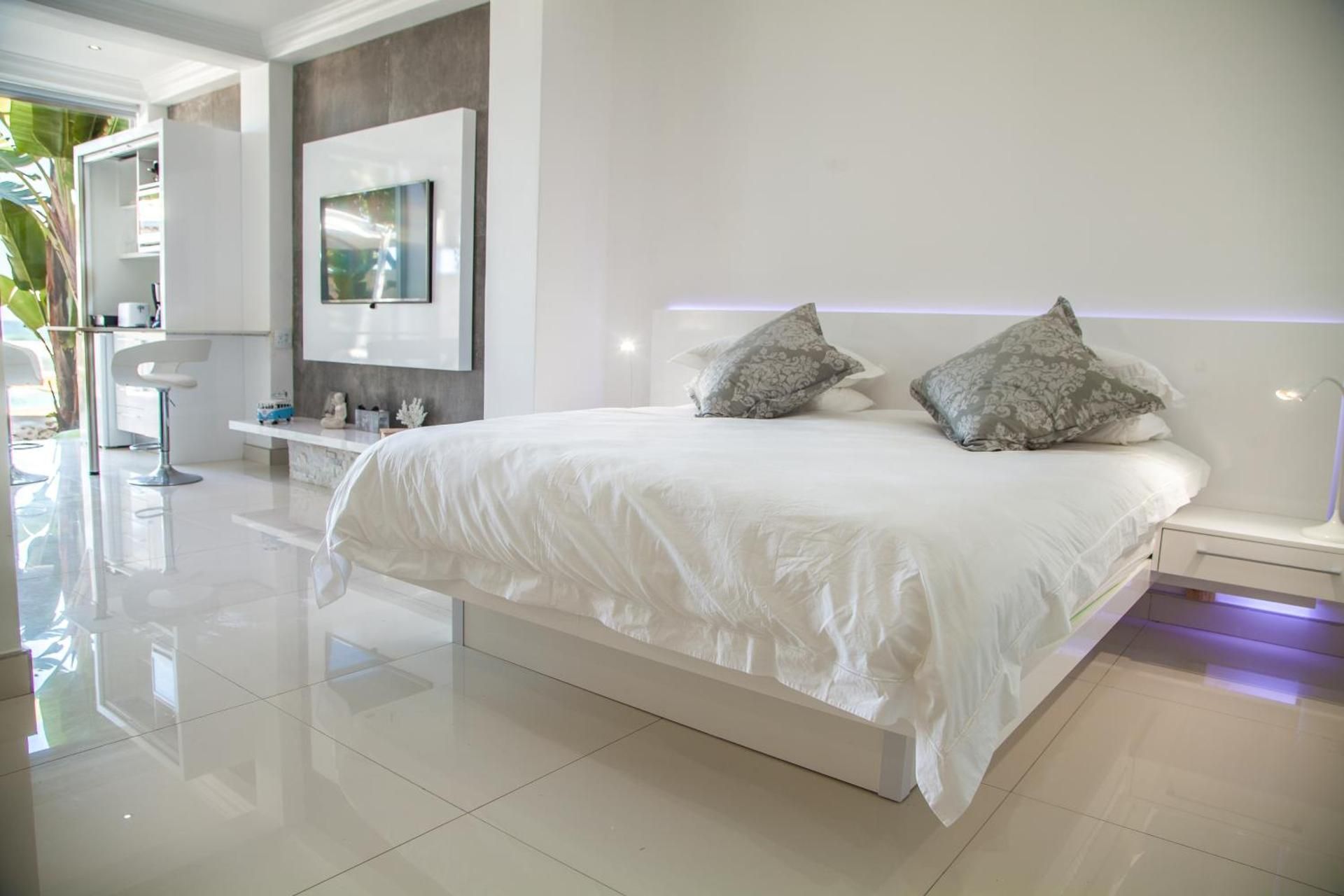 Honeymoon Suite