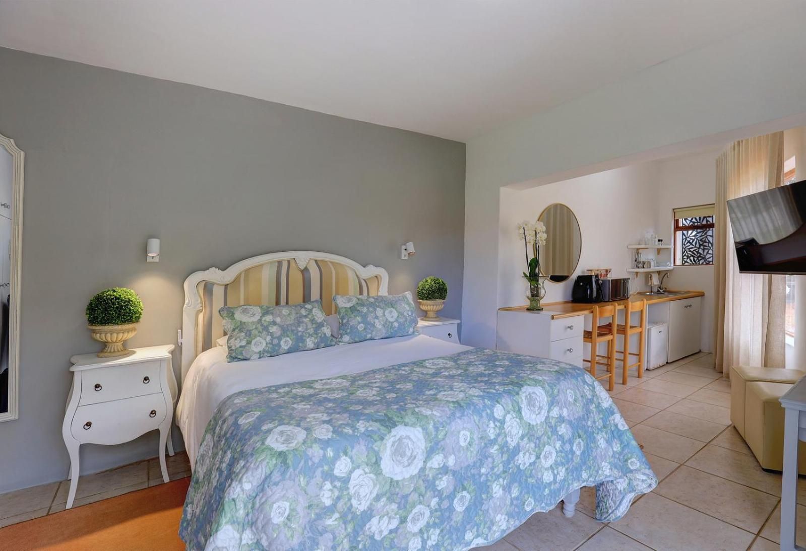 Queen Room with Garden View