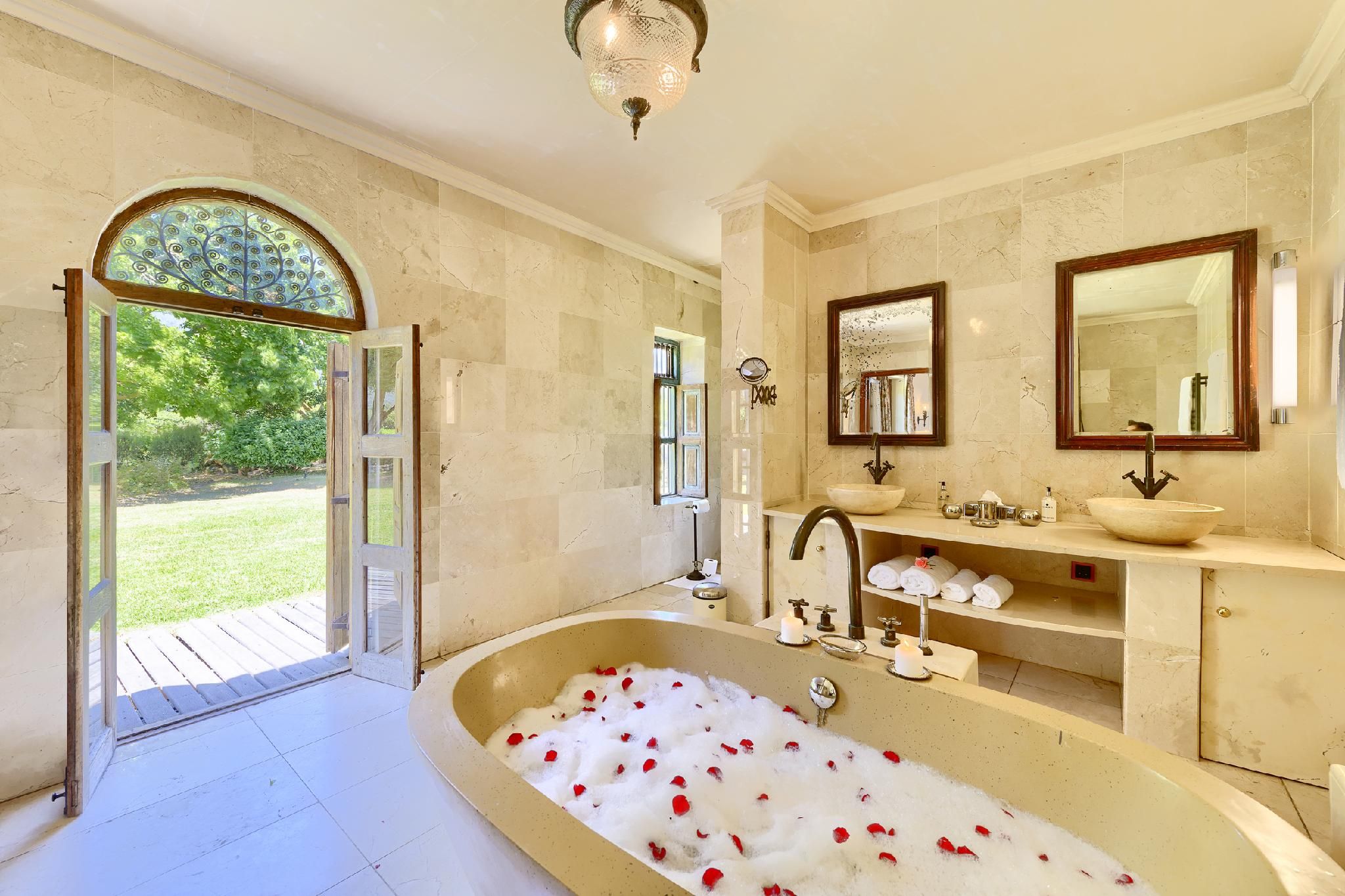 Deluxe King Garden View