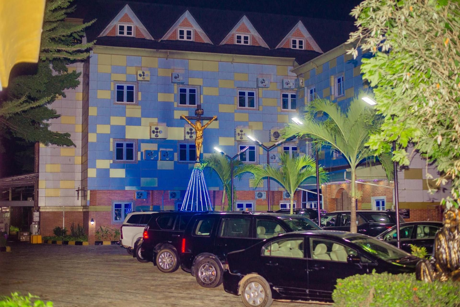 Forever Hotel & Suites 