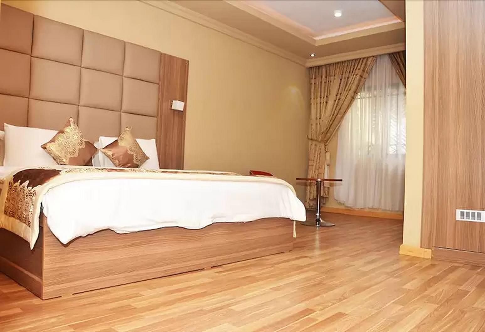 Top Rate Hotel Luxury Suite