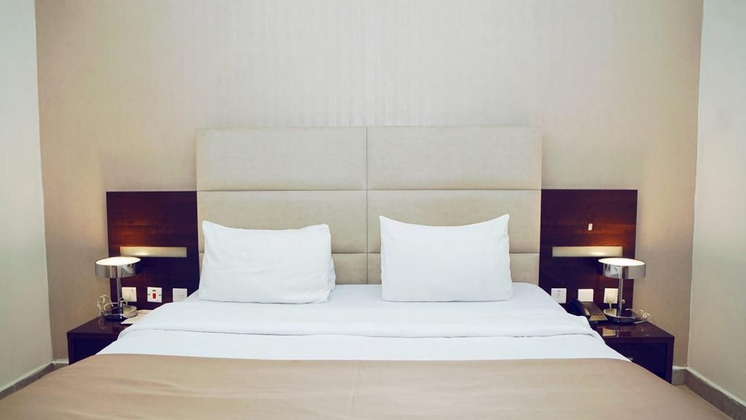 Fullmoon Hotels Deluxe Room 2