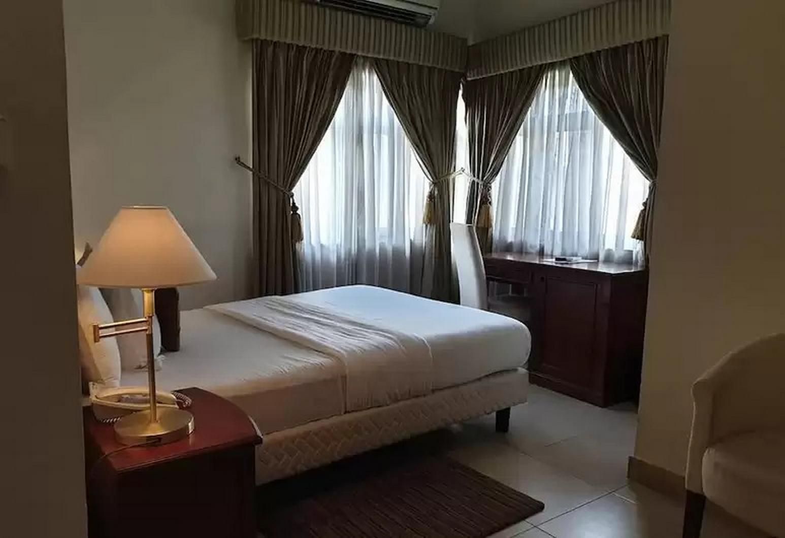 De Range Hotel and Suites