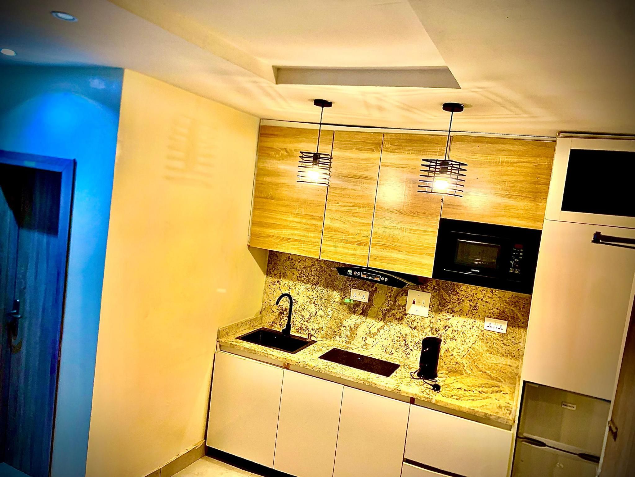 Slavan Suites & Apartments 