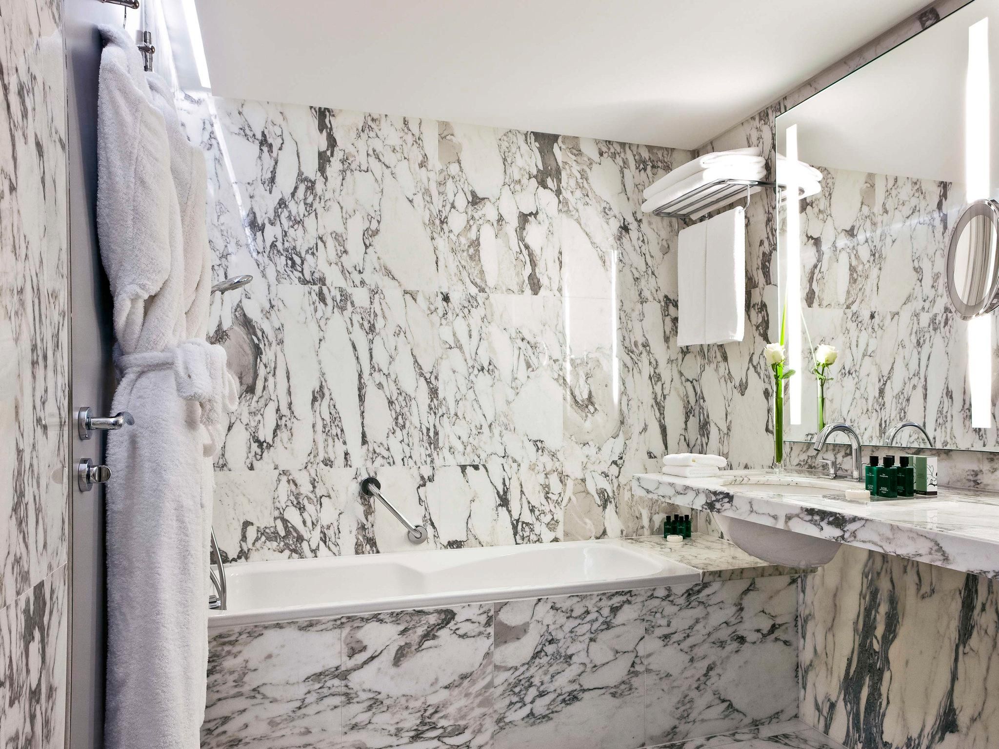 Superior Room, 1 King Bed, Balcony