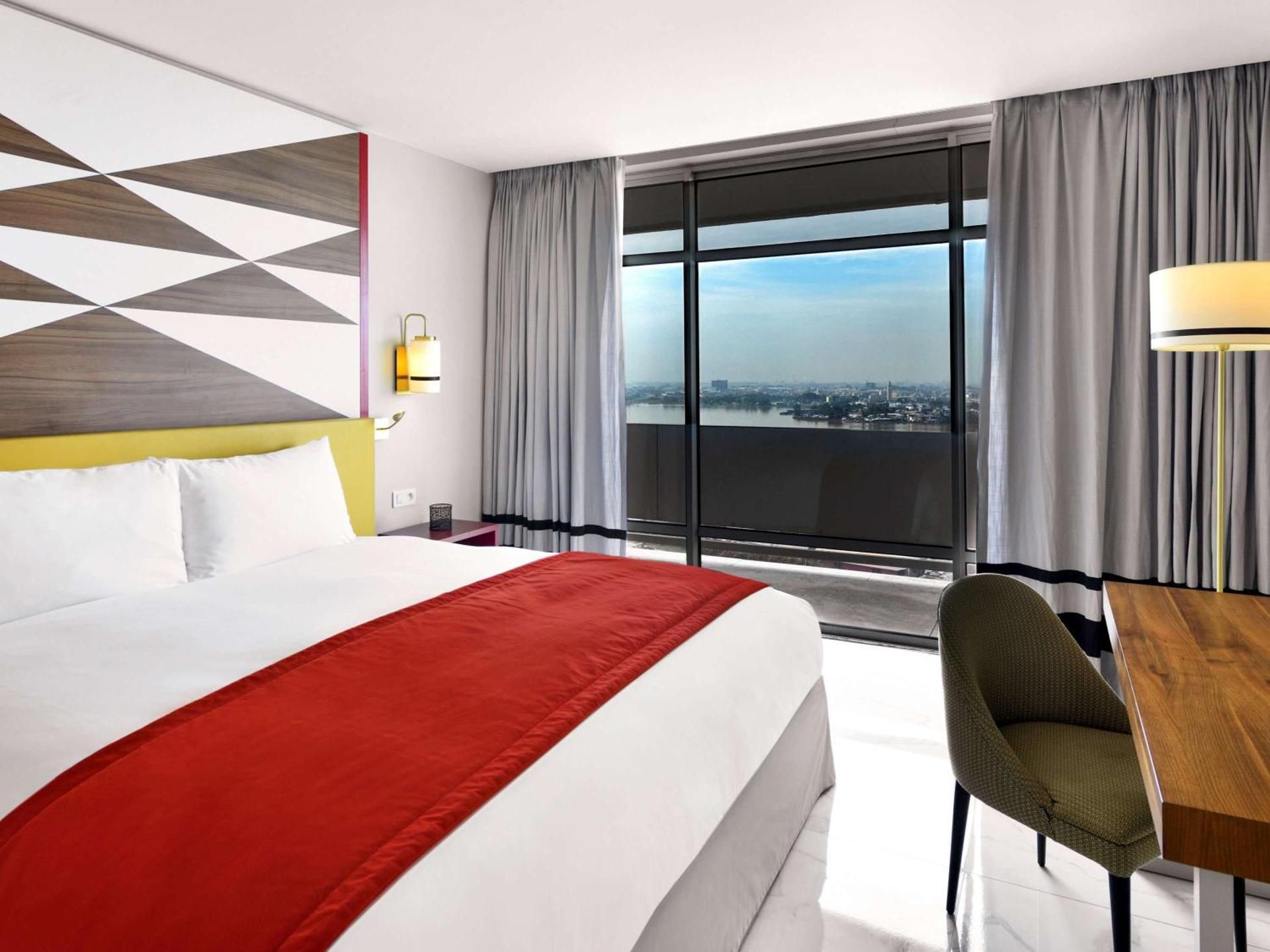 Classic Room, 1 King Bed, Balcony