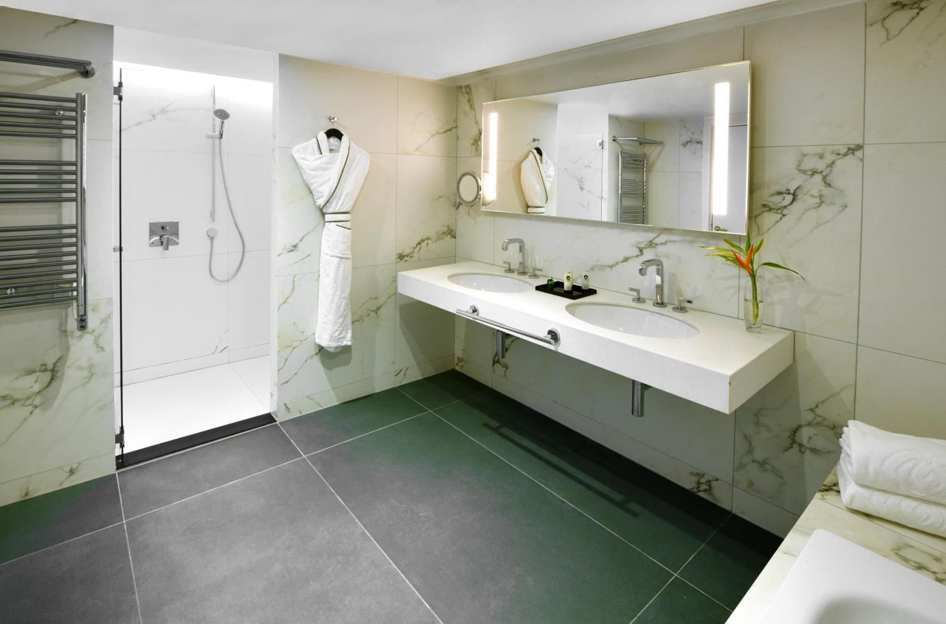 Prestige Suite, 1 King Bed, Balcony