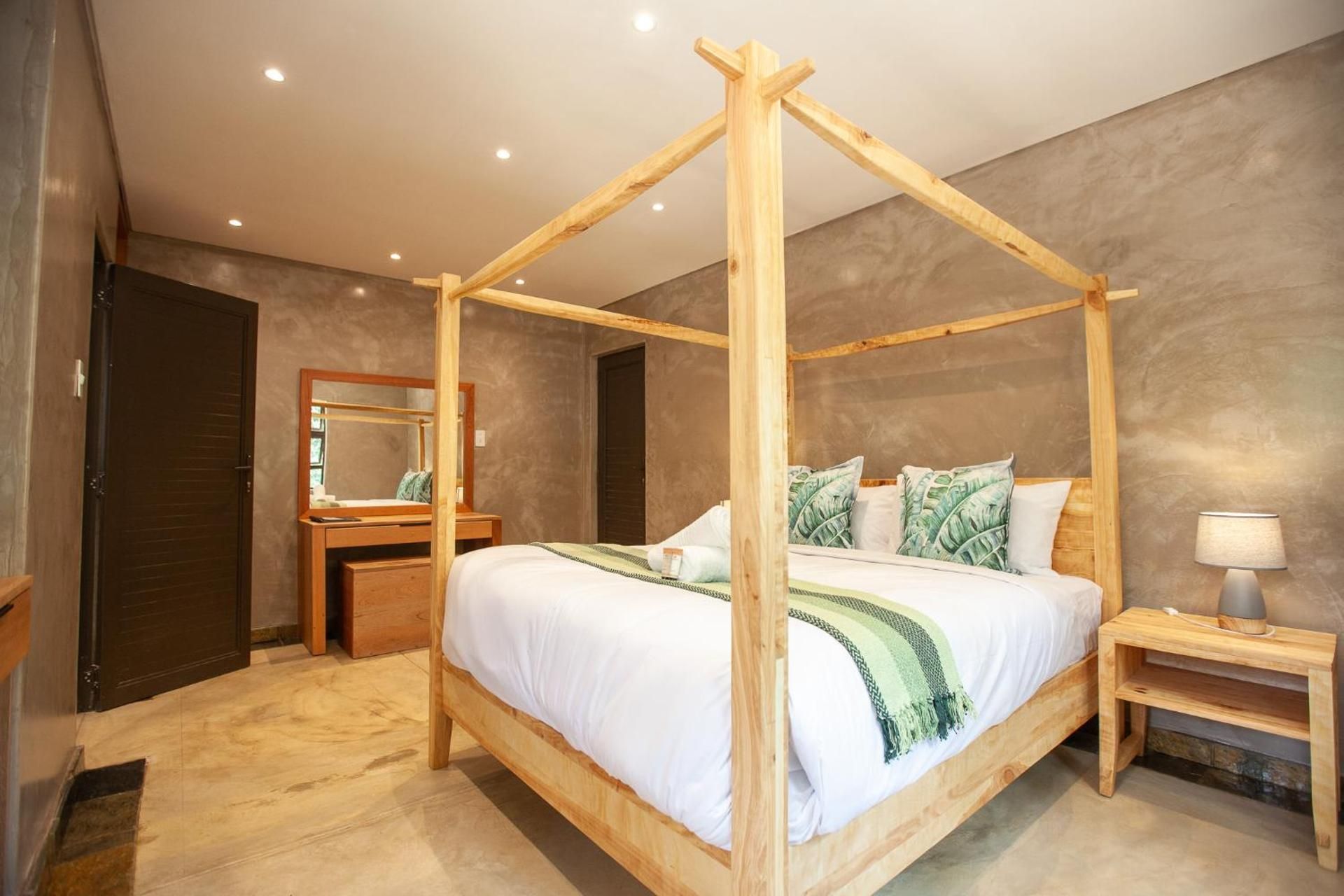 Luxury Queen Room