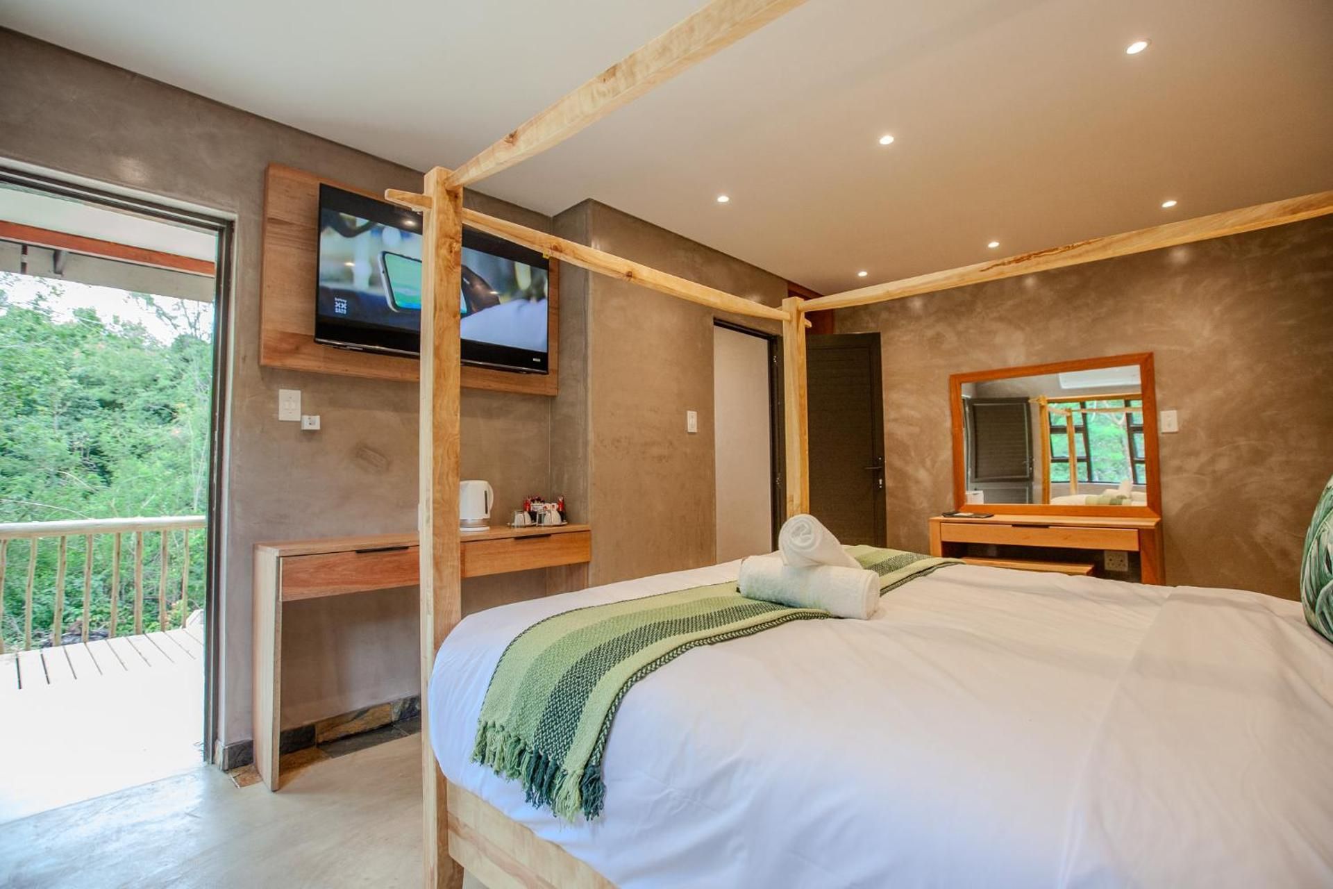 Luxury Queen Room
