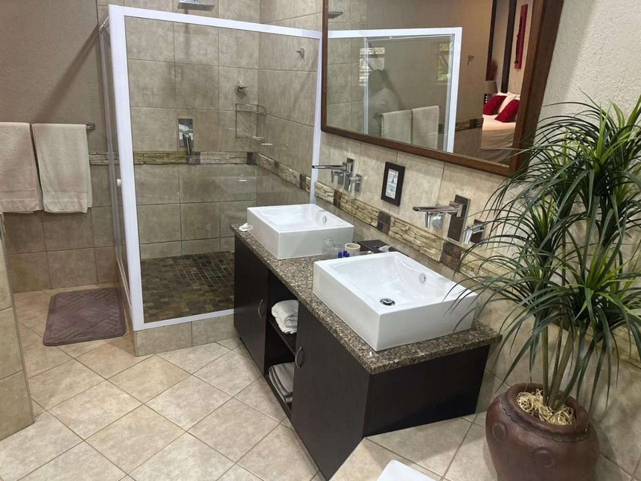 Safari Bed & Breakfast Deluxe Room (2 Adults + 1 Child) 2