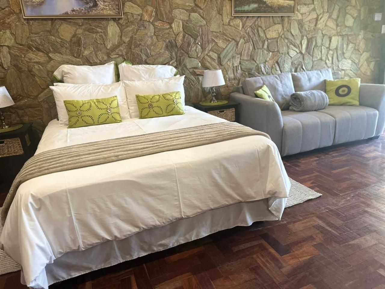 Safari Bed & Breakfast Deluxe Double Room (2 Adults + 1 Child)