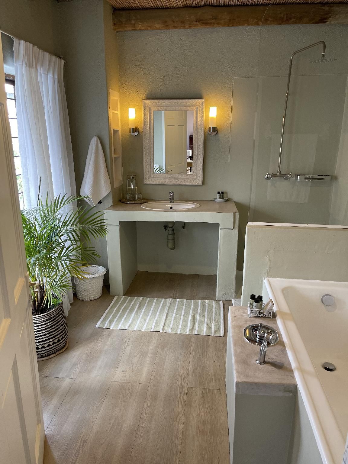 Balcony Room Bed and Breakfast en-suite