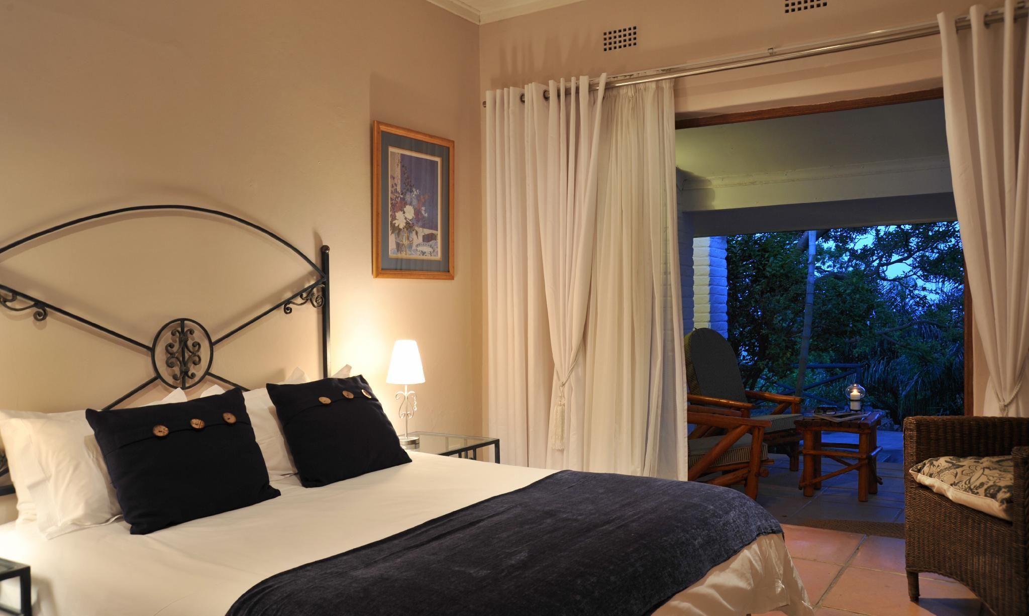 Standard Room with Queen Bed