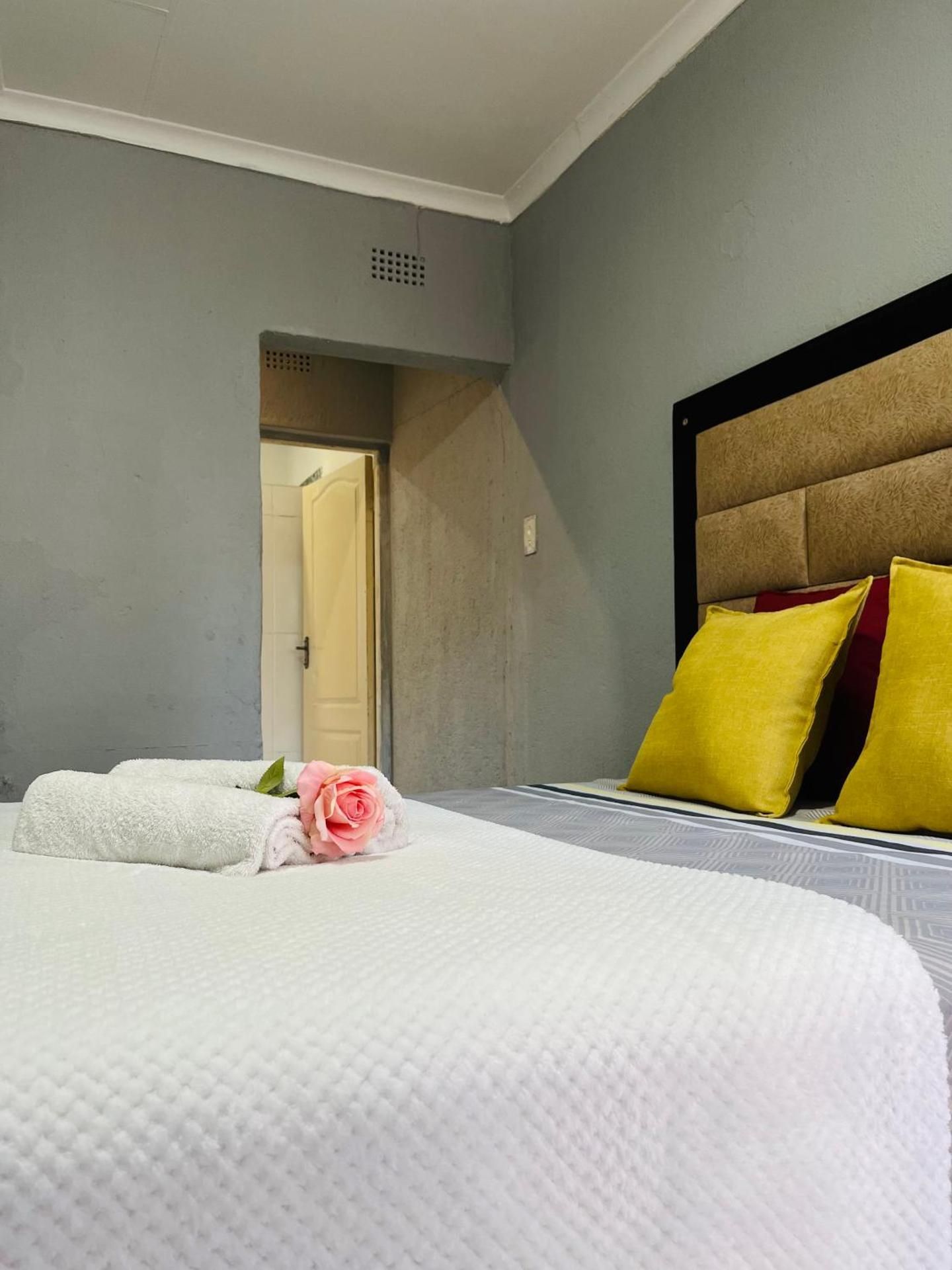 Ashridge Guesthouse & Safaris Double Room with Pool View