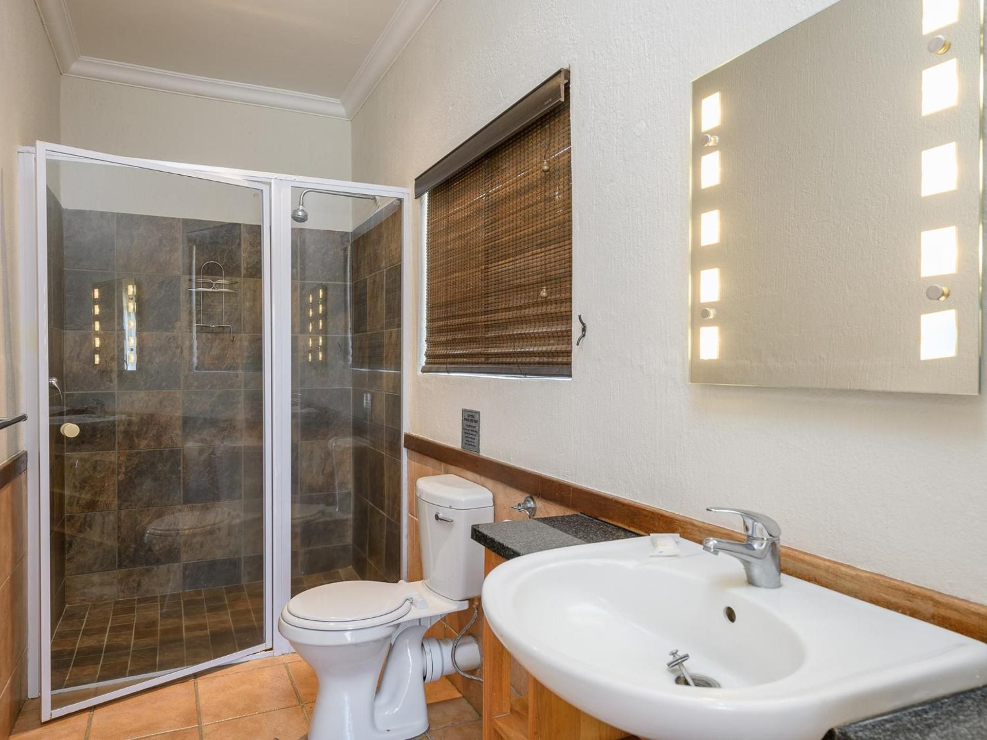 Hazyview Cabanas 3-Bedroom Chalet with Patio 2