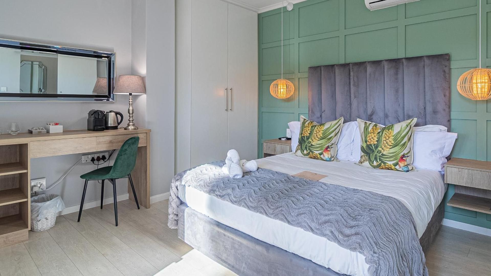 Standard Queen Room