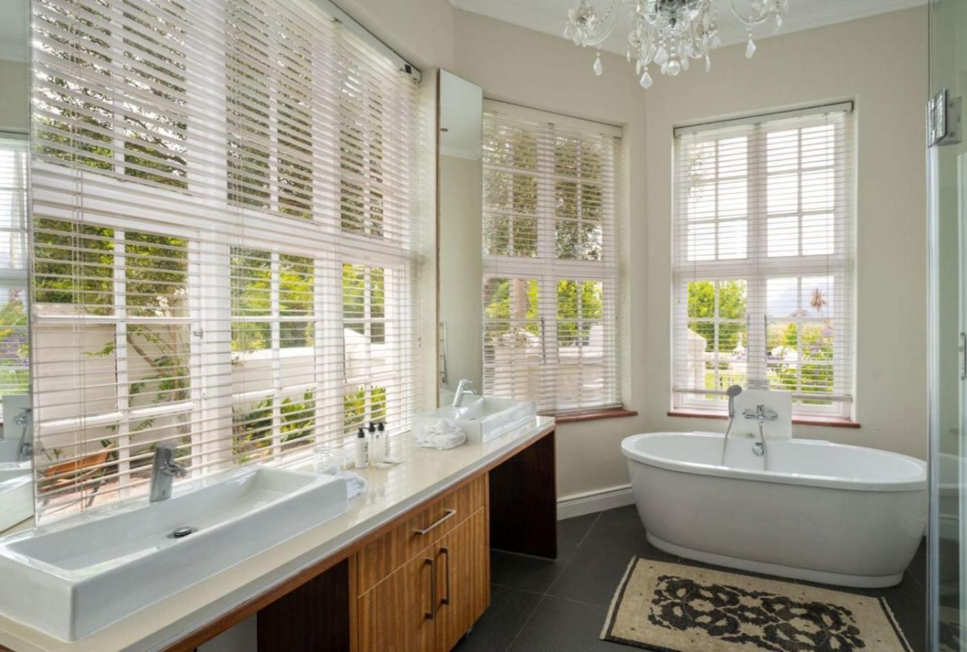 Deluxe King Room with Bathtub