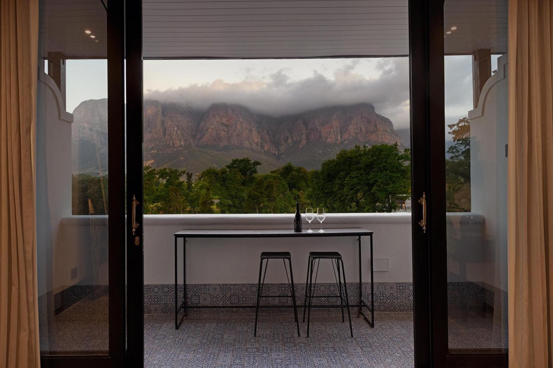 Mountain View Luxury Suite