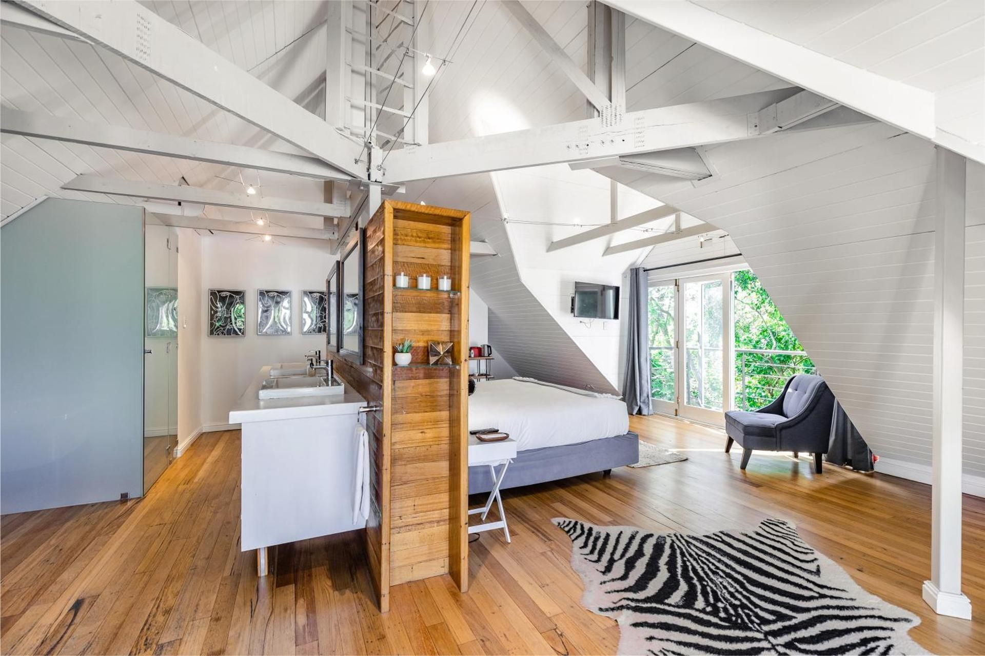 Luxury King Room