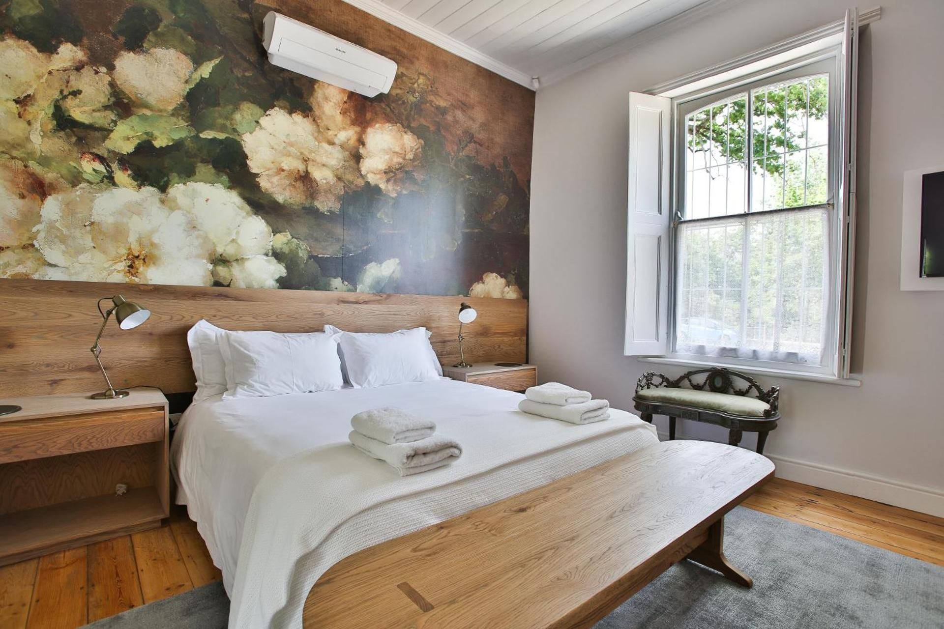 Deluxe Queen Suite