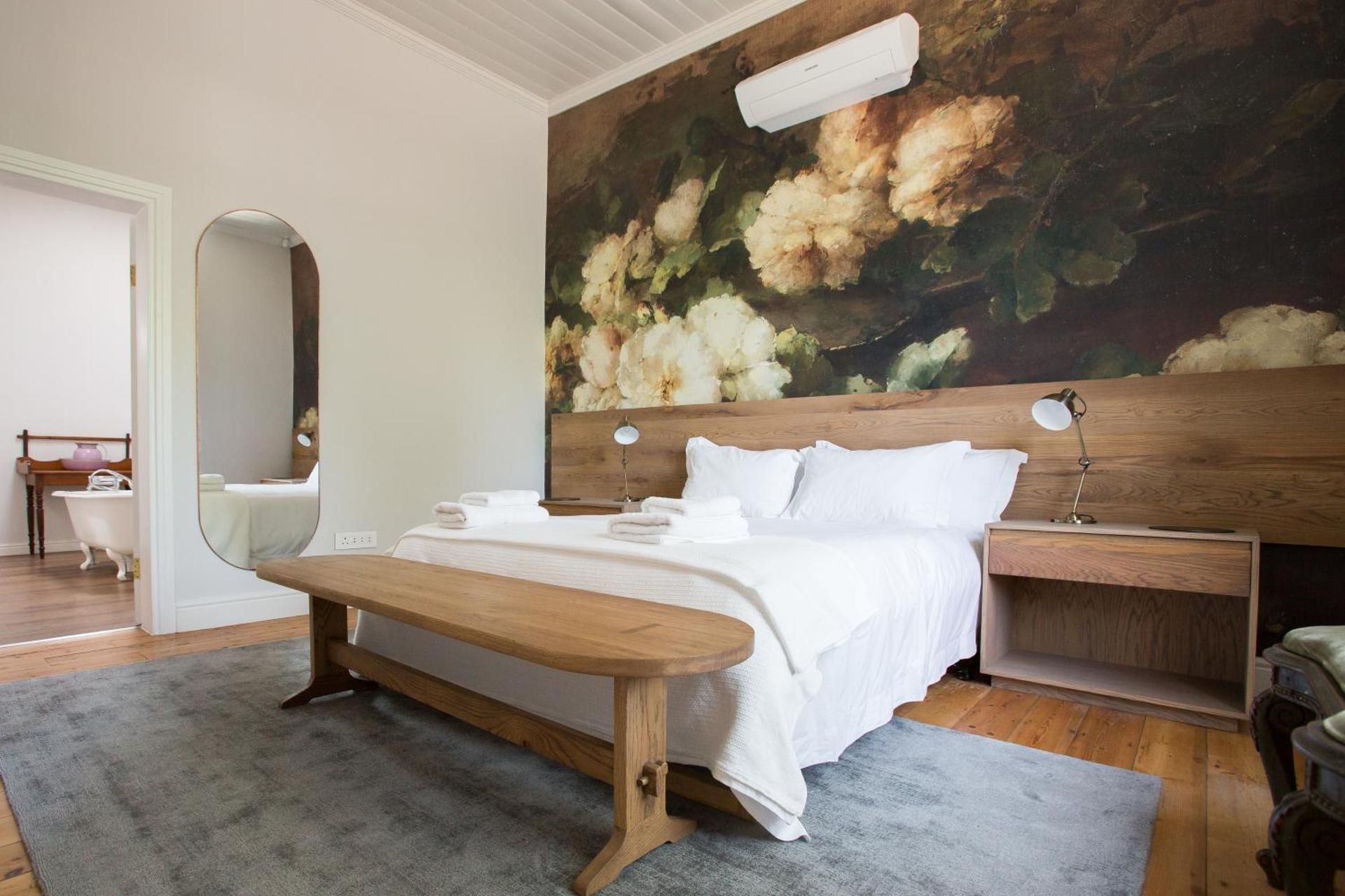 Deluxe Queen Suite