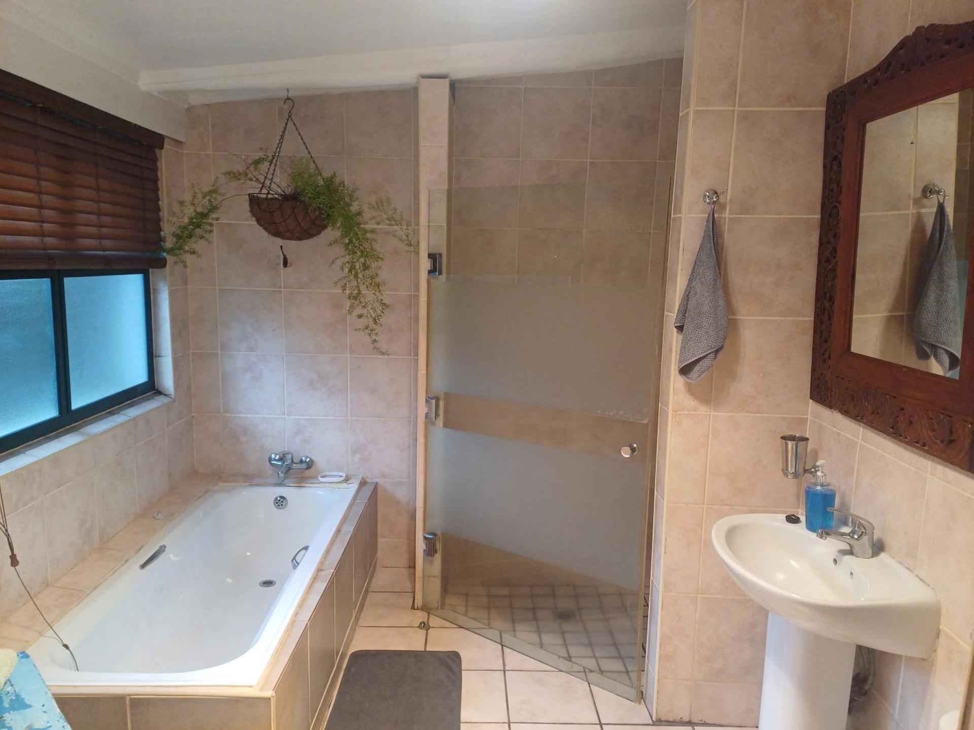 Deluxe Double Room (2 Adults + 1 Child)