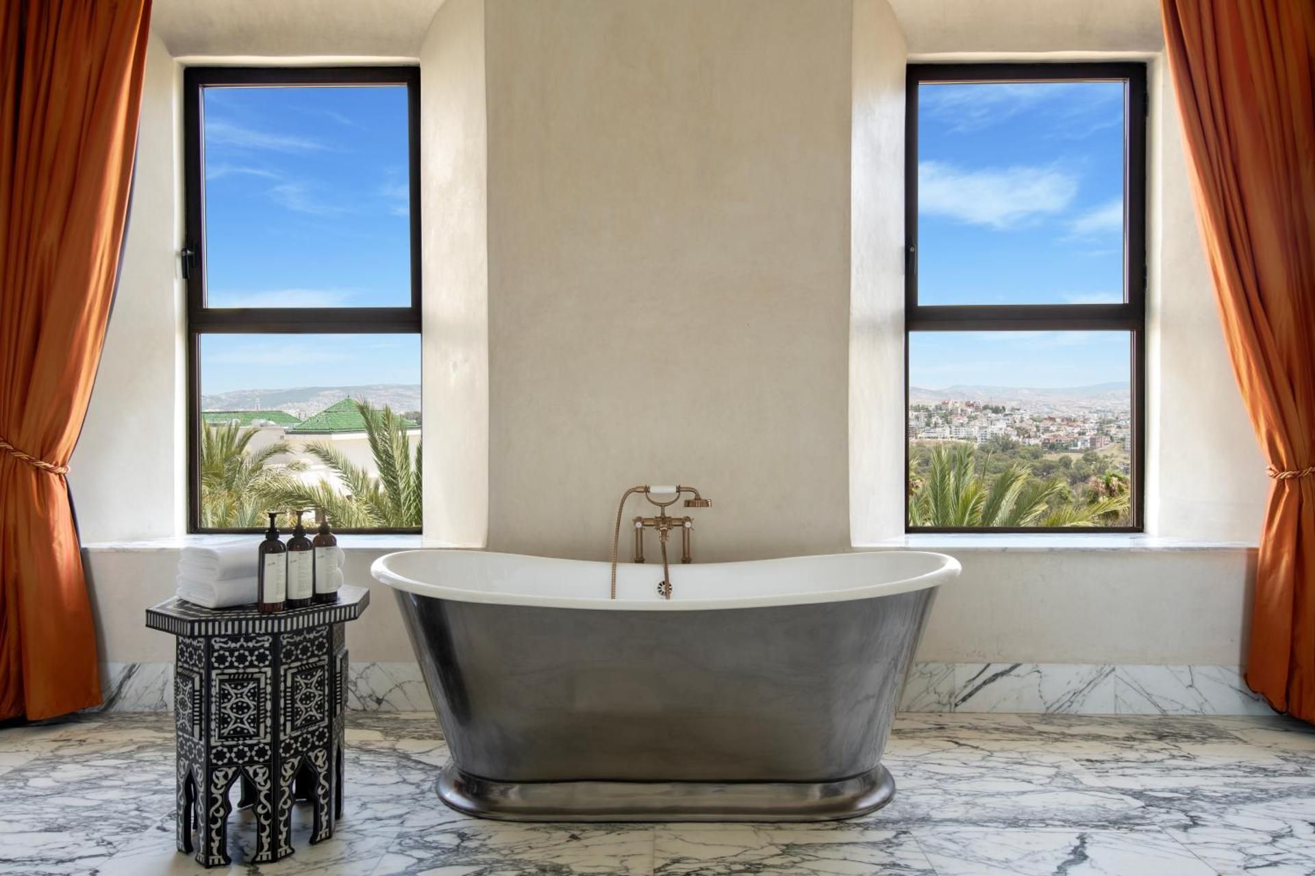 One-Bedroom Signature King Suite