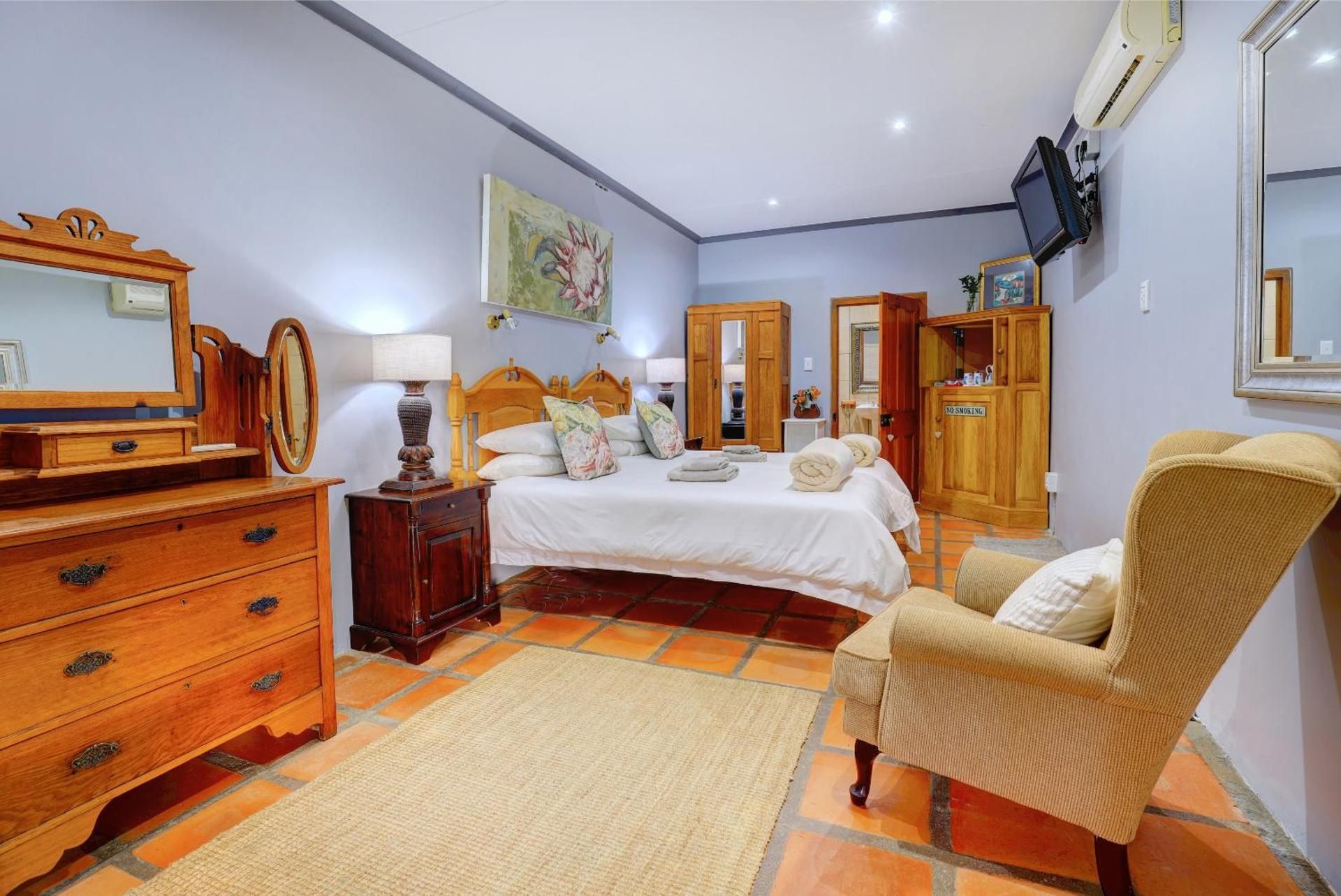 Twin Room with Private Bathroom