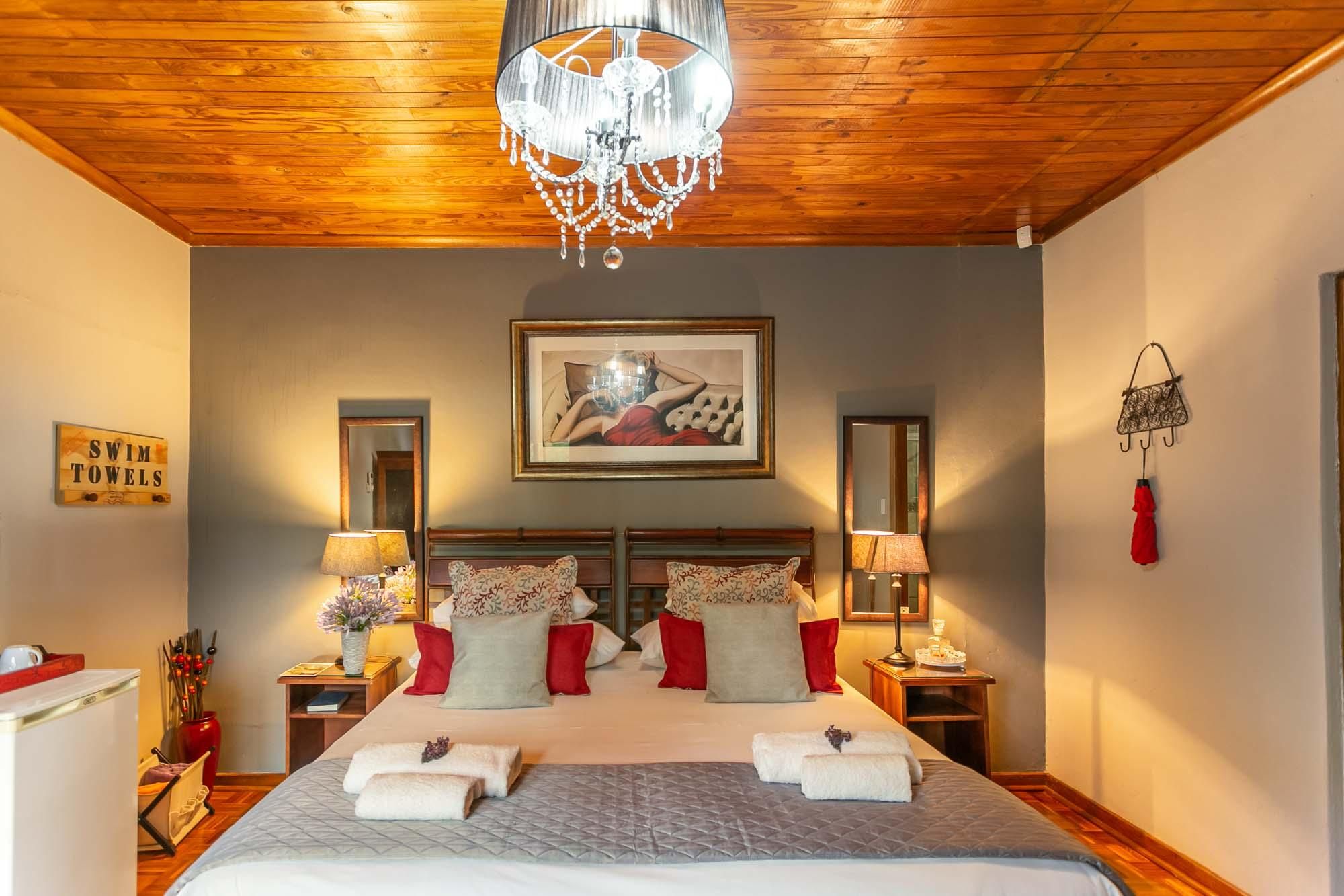 Room 4 Bougainvillea
