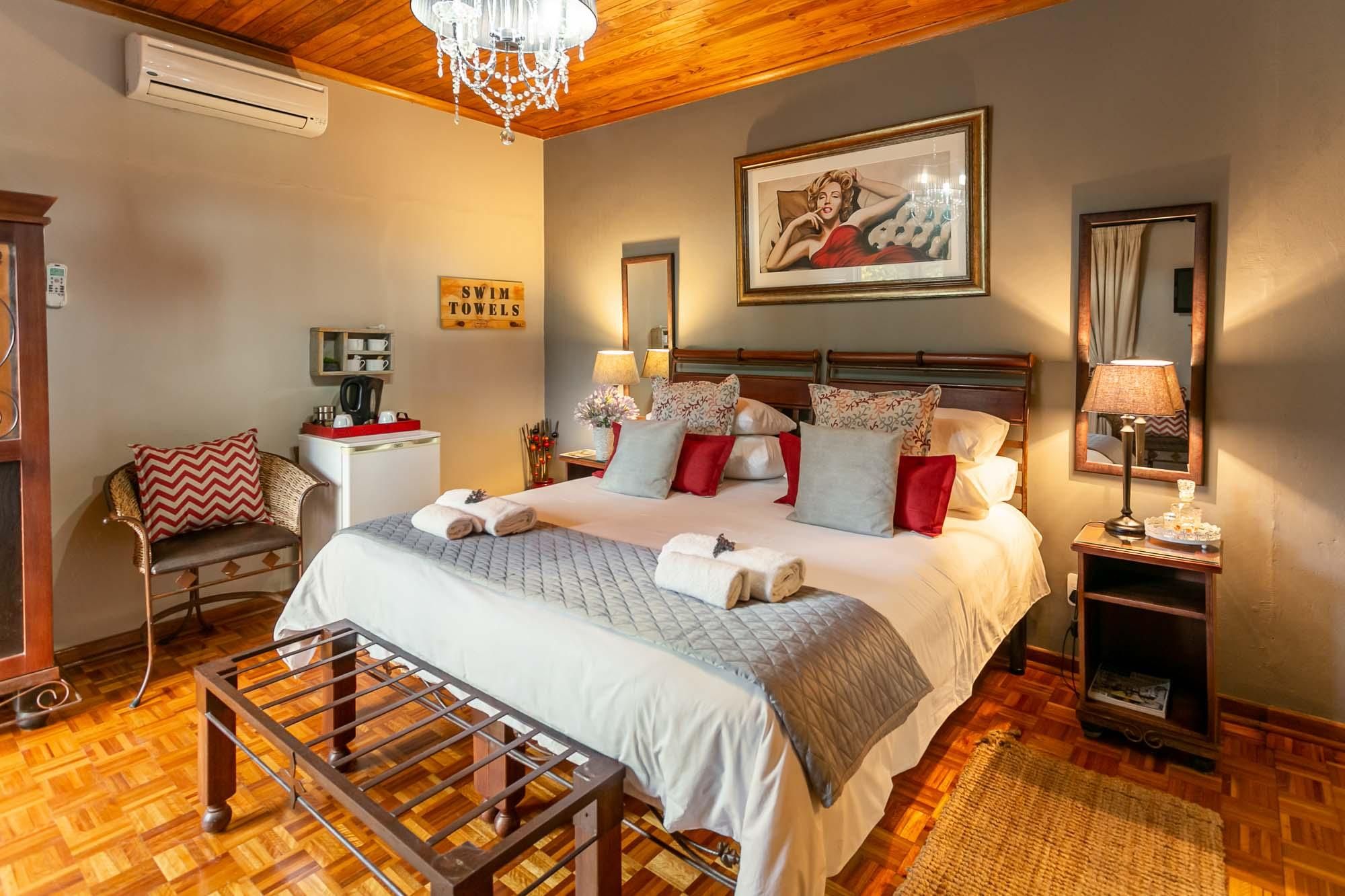 Room 4 Bougainvillea