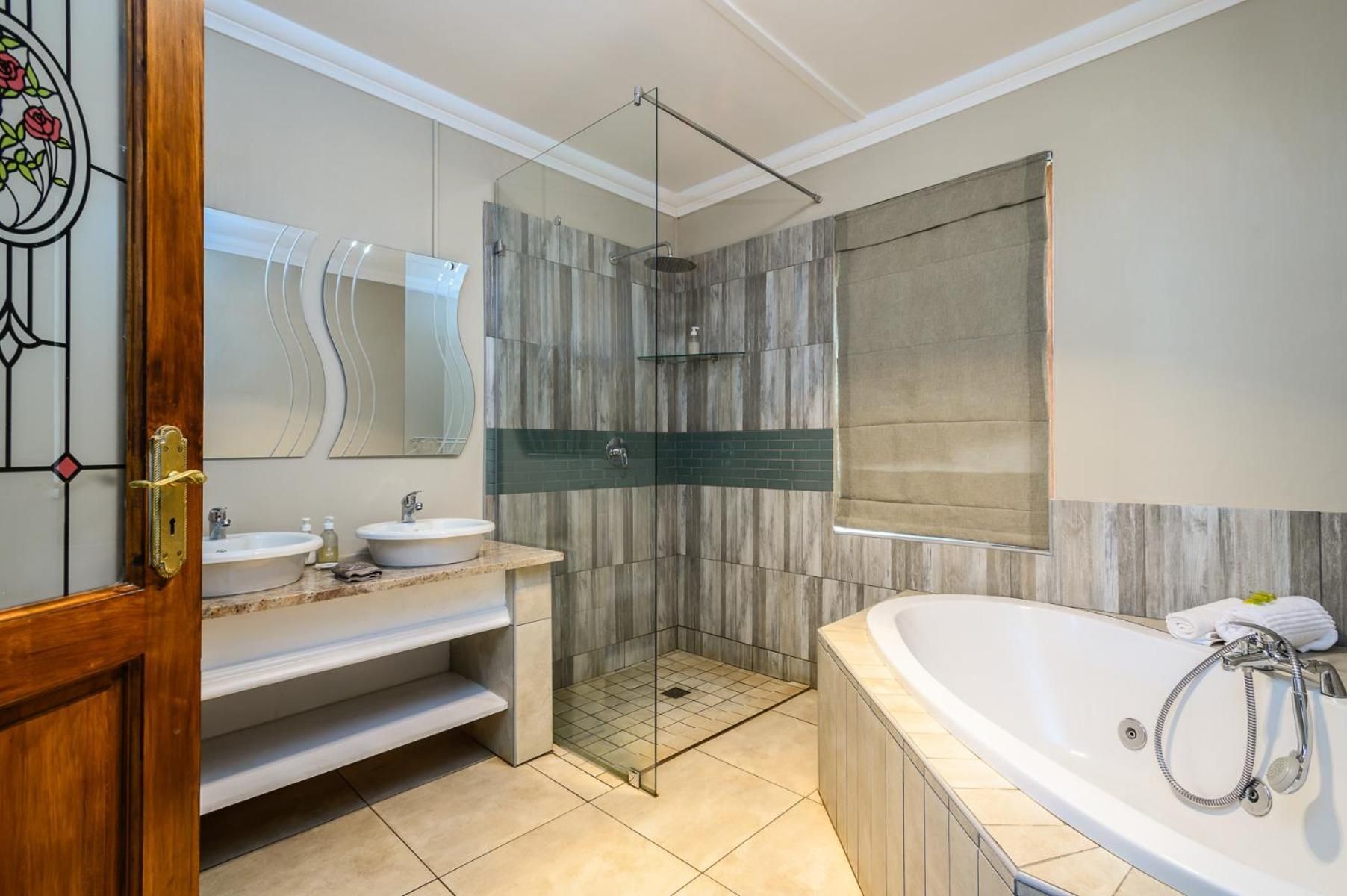 Honeymoon Suite