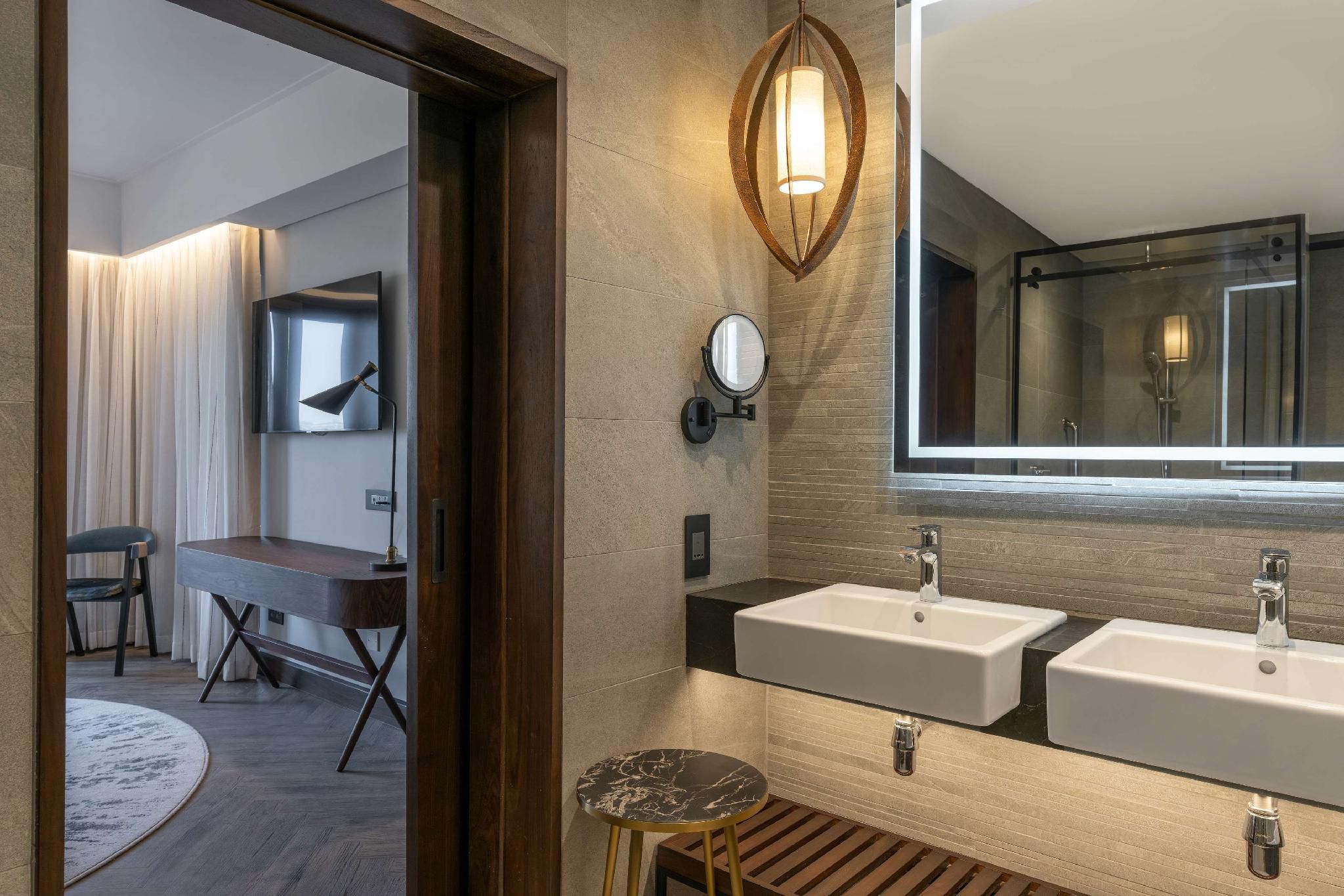 Radisson Blu Mosi-oa-Tunya Livingstone Resort Premium Suite - Zambezi River View & Terrace 3