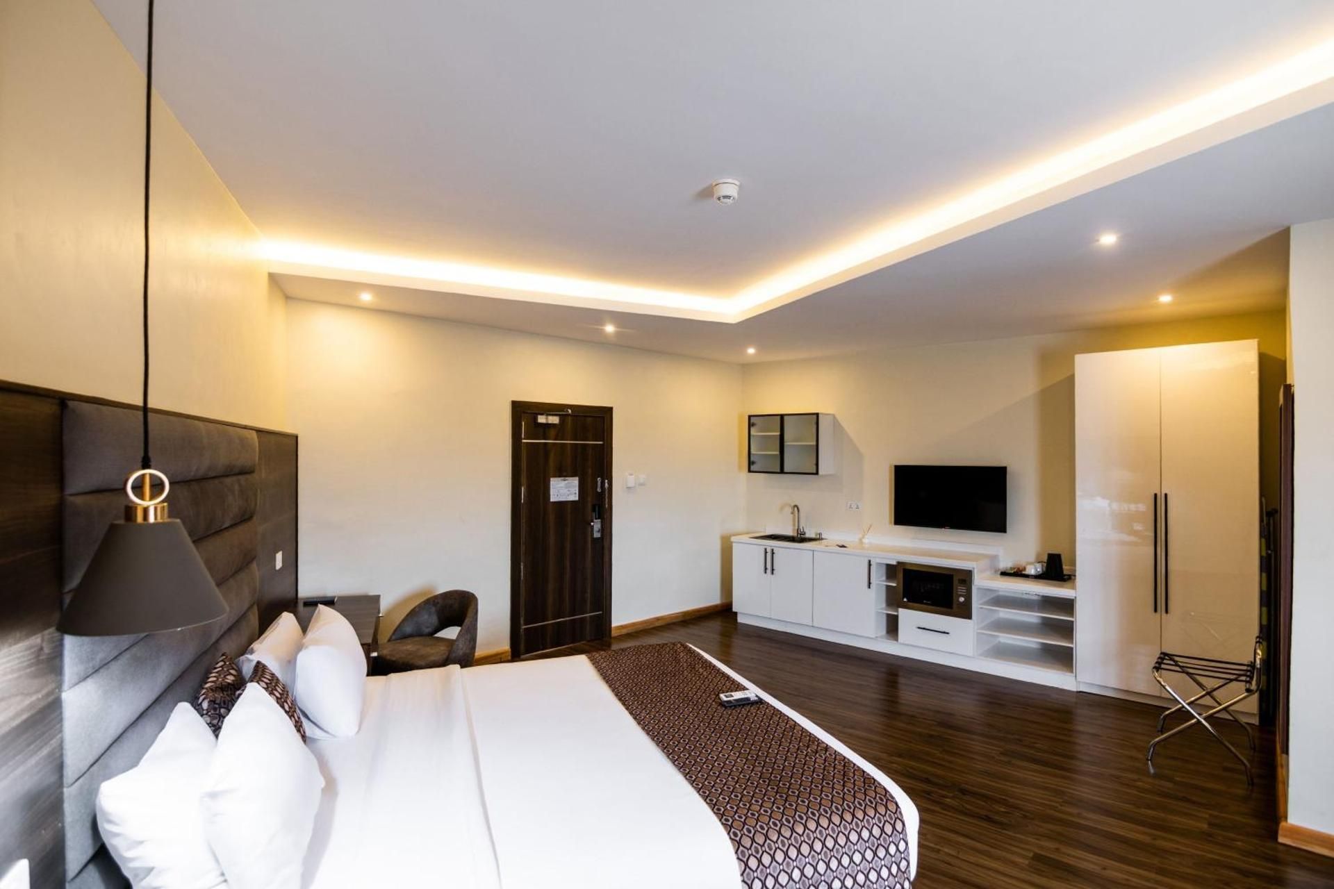 Grand Deluxe King Room with City View