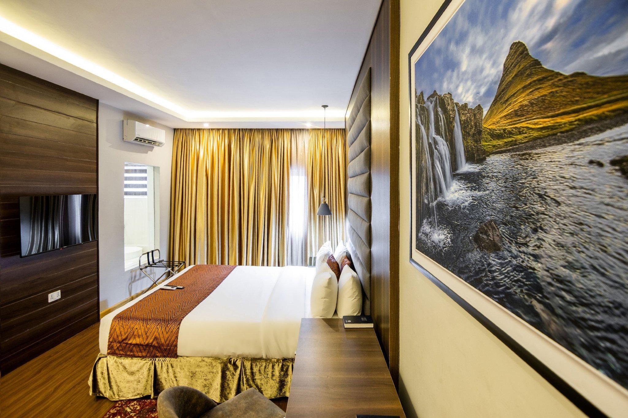 Protea Hotel Delta Executive Suite, 1 Bedroom Apartment, 1 King, City view, Balcony