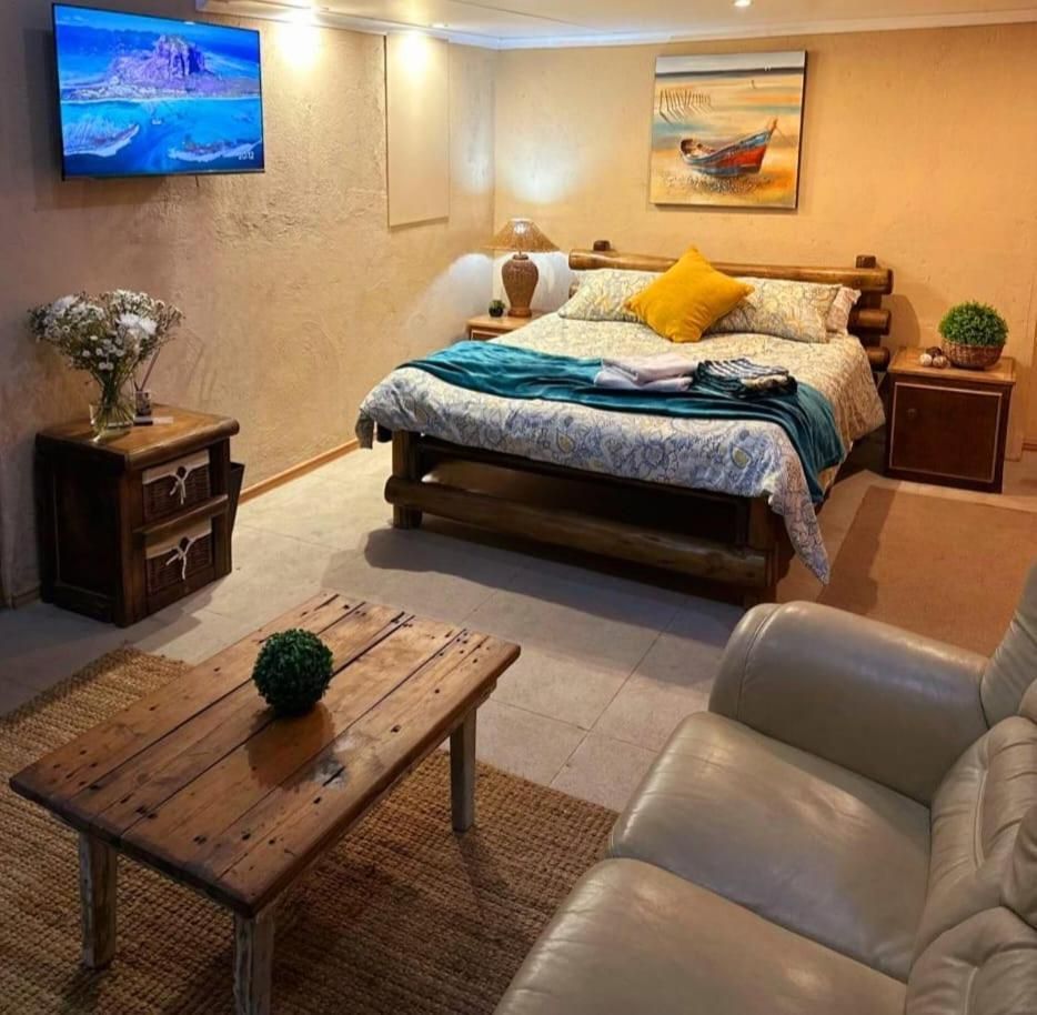 Deluxe Double or Twin Room with Pool Access